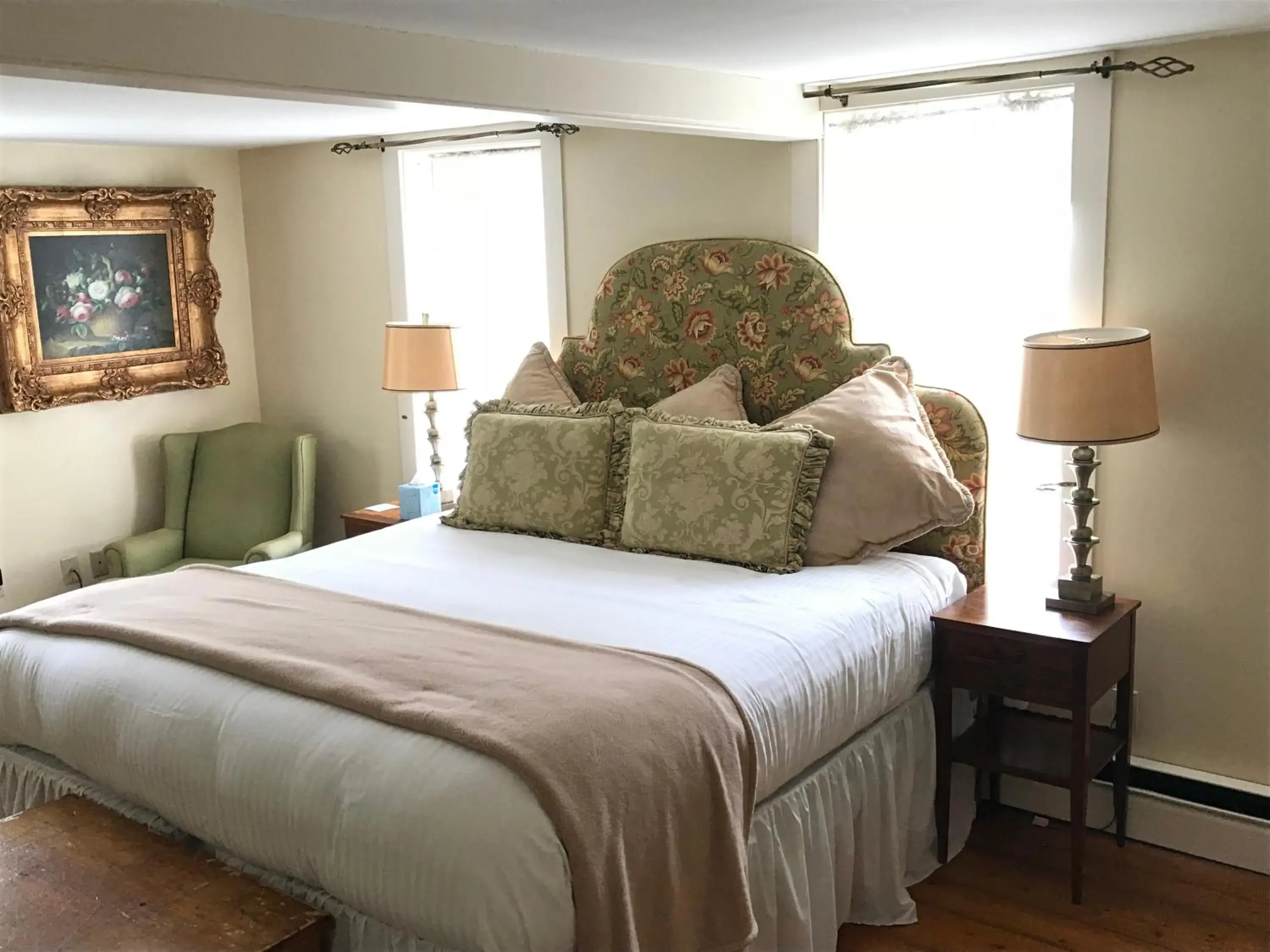 Bedroom, Bed in Admiral Farragut Inn