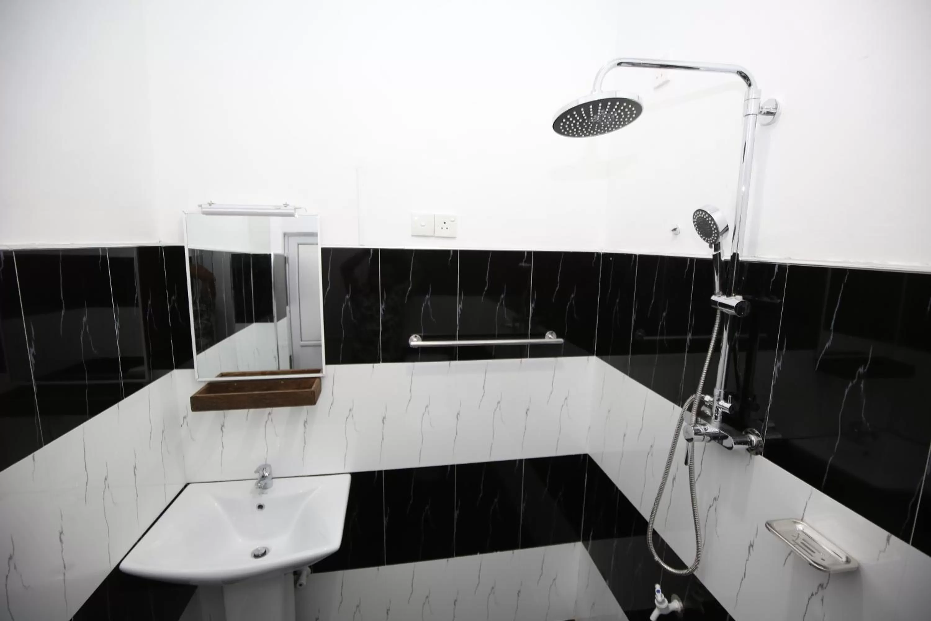 Bathroom in New Ocean Vibes Ahangama