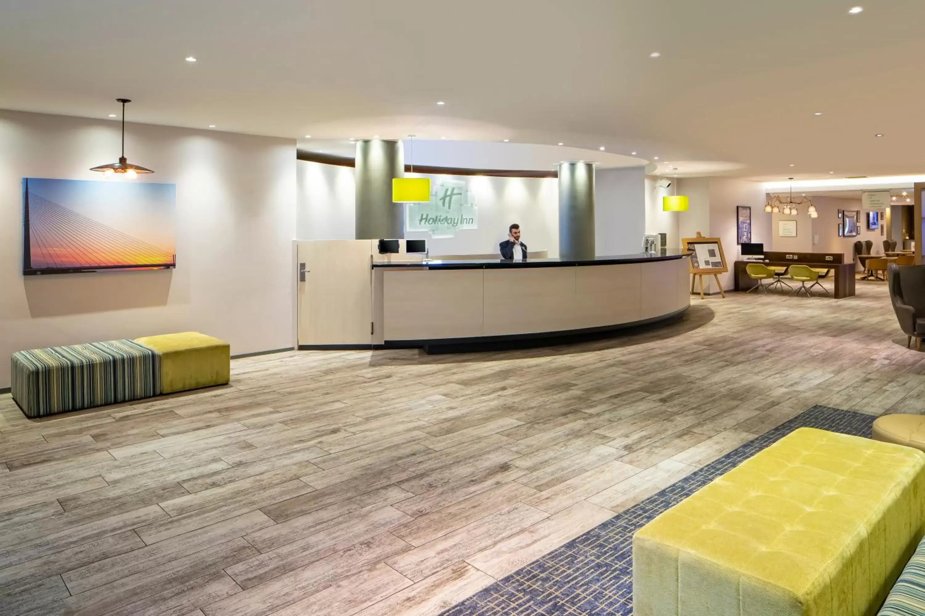 Lobby or reception in Holiday Inn Coventry M6, J2, an IHG Hotel