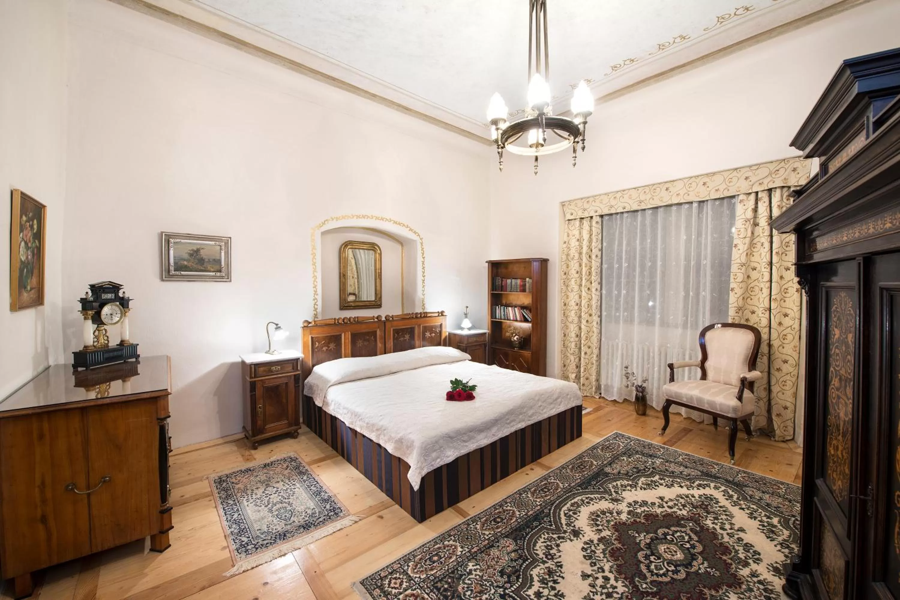 Photo of the whole room, Bed in Chateau GrandCastle