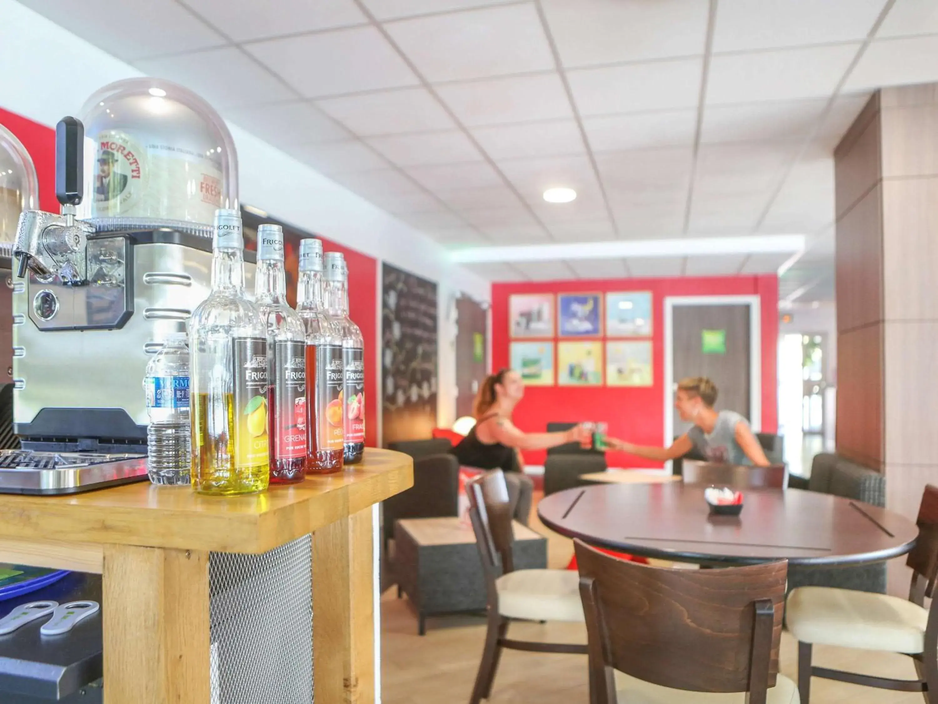 Lounge or bar in ibis Styles Bourbon Lancy