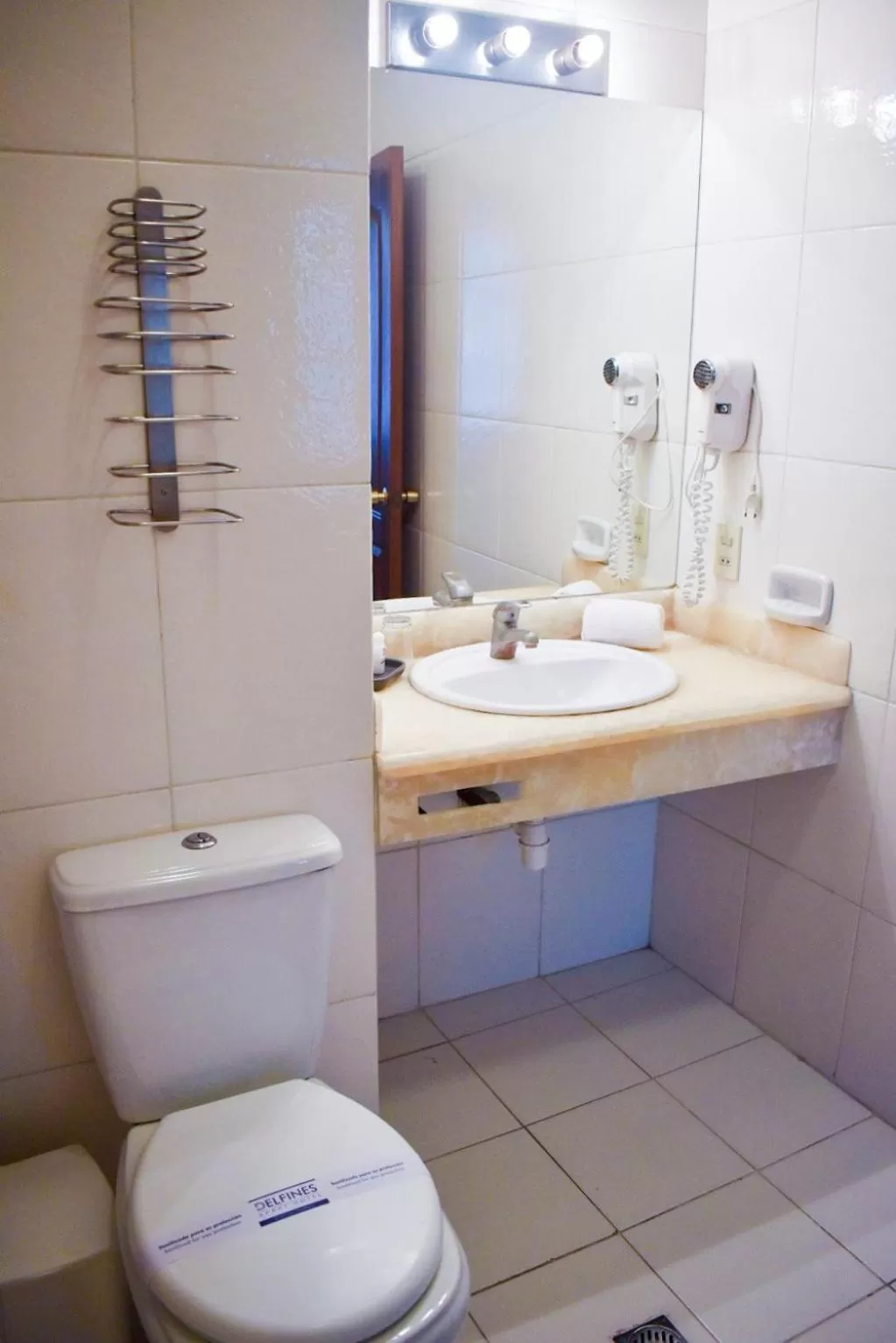 Bathroom in Delfines Apart Hotel