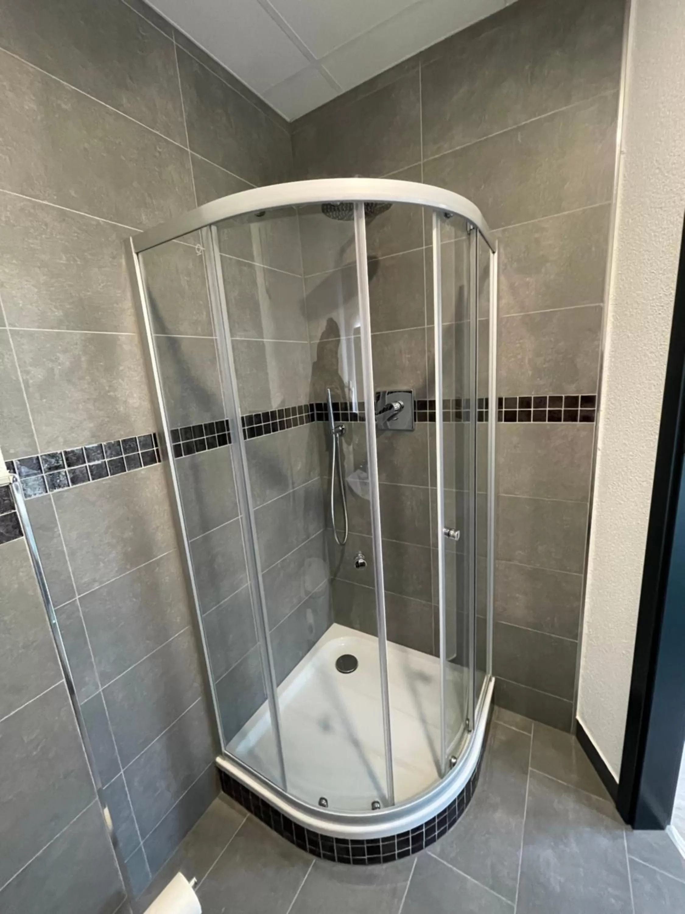 Bathroom in Yebs Hotel