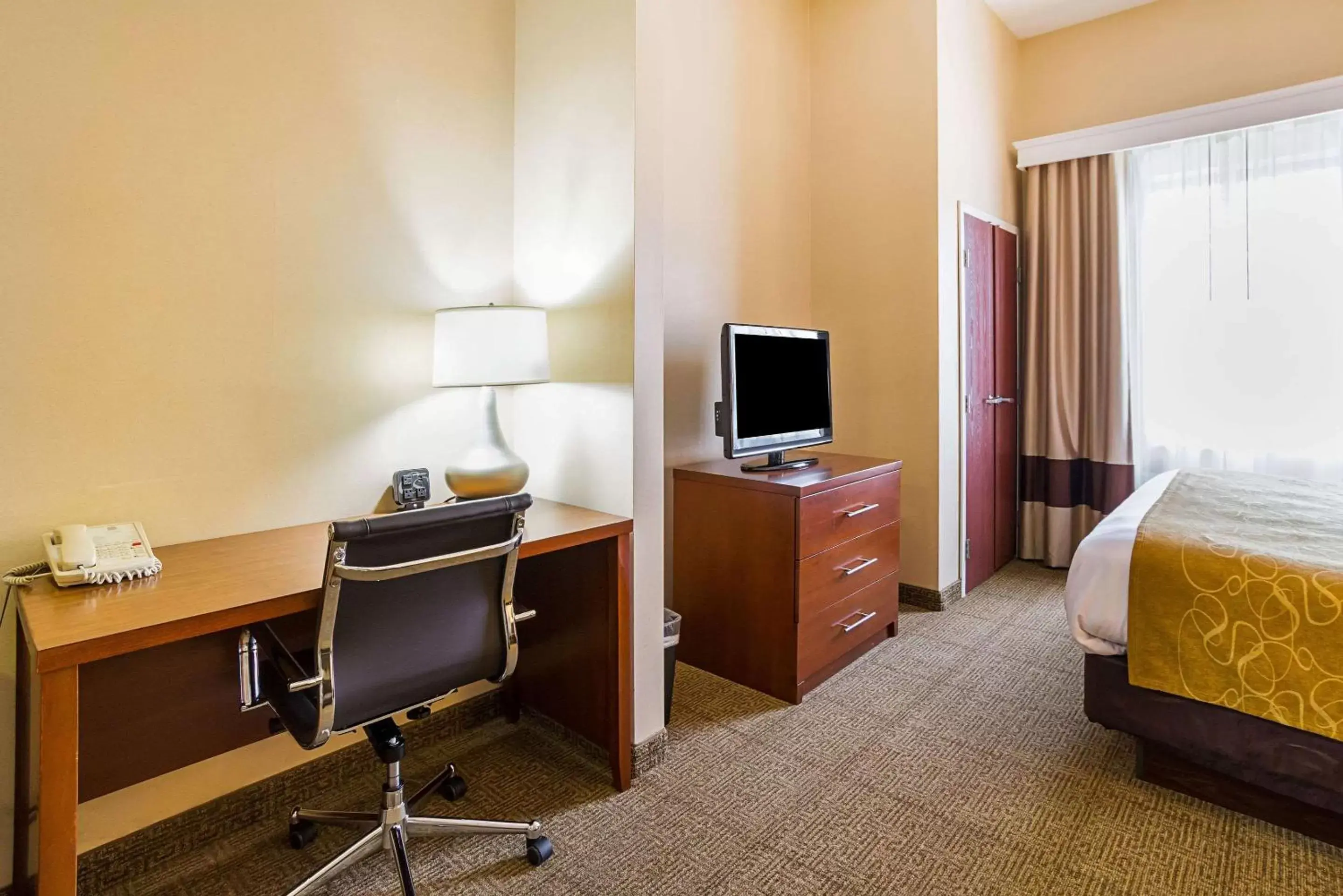 TV and multimedia, TV/Entertainment Center in Comfort Suites Twinsburg