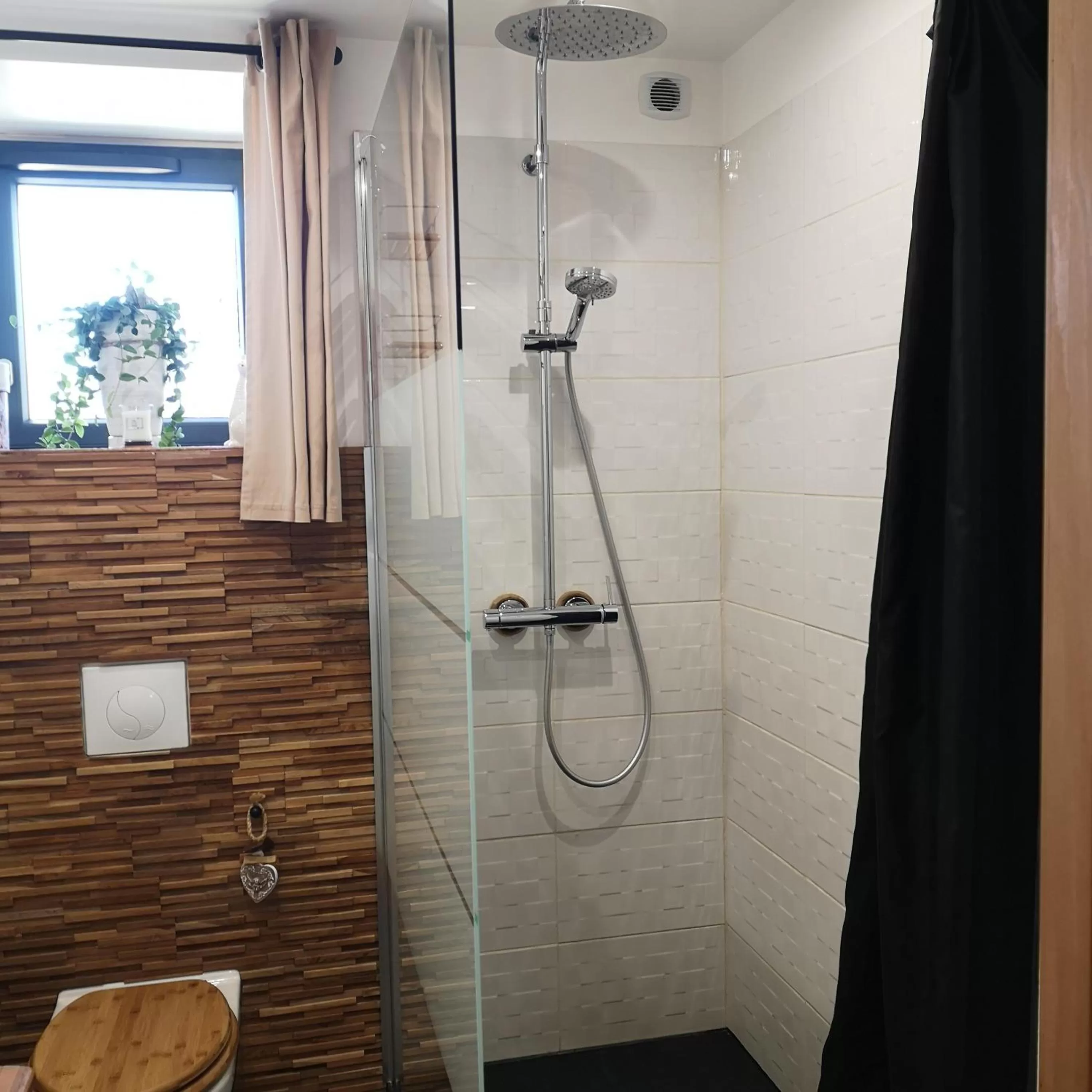 Toilet, Bathroom in Au Gray du temps suspendu