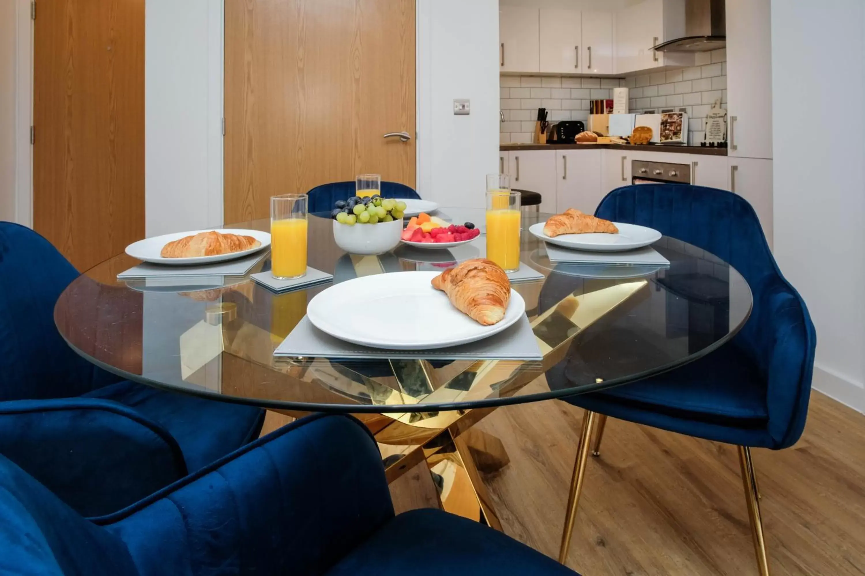 Coffee/tea facilities, Dining Area in Onyx O2 Arena Brindley Place Broad Street Large Spacious Apartment