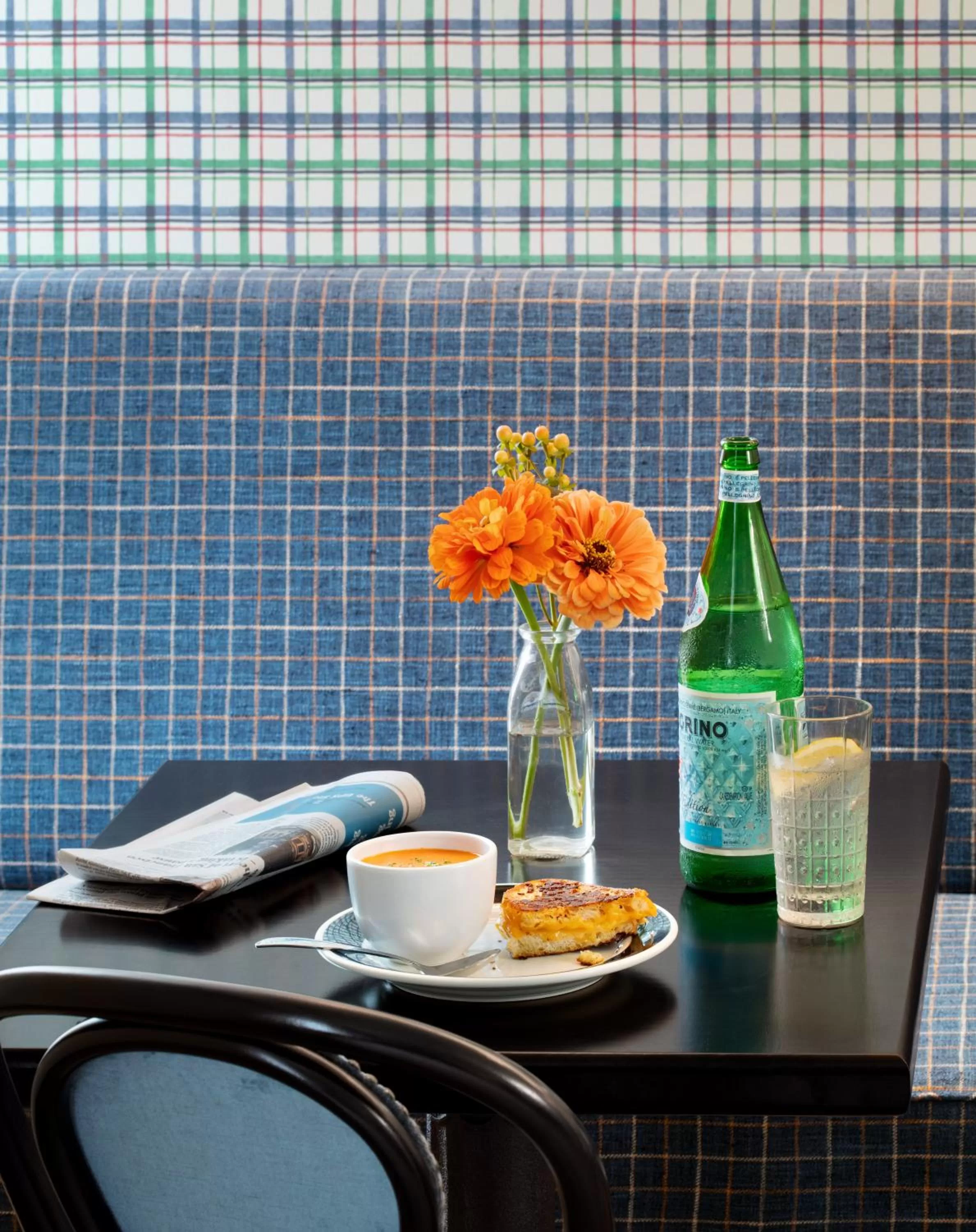 Restaurant/places to eat in Graduate by Hilton State College