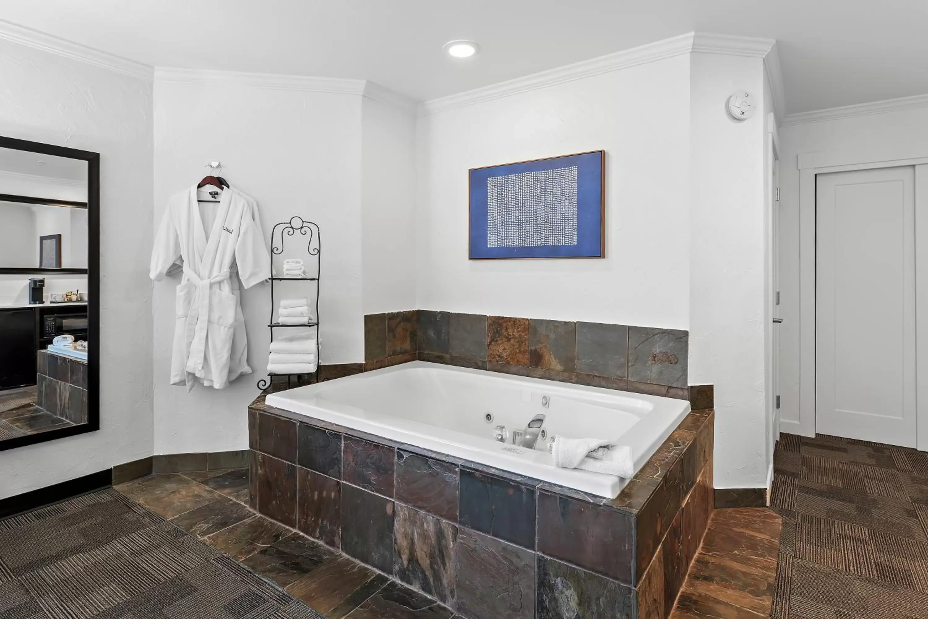 Bath in Best Western Wesley Inn & Suites