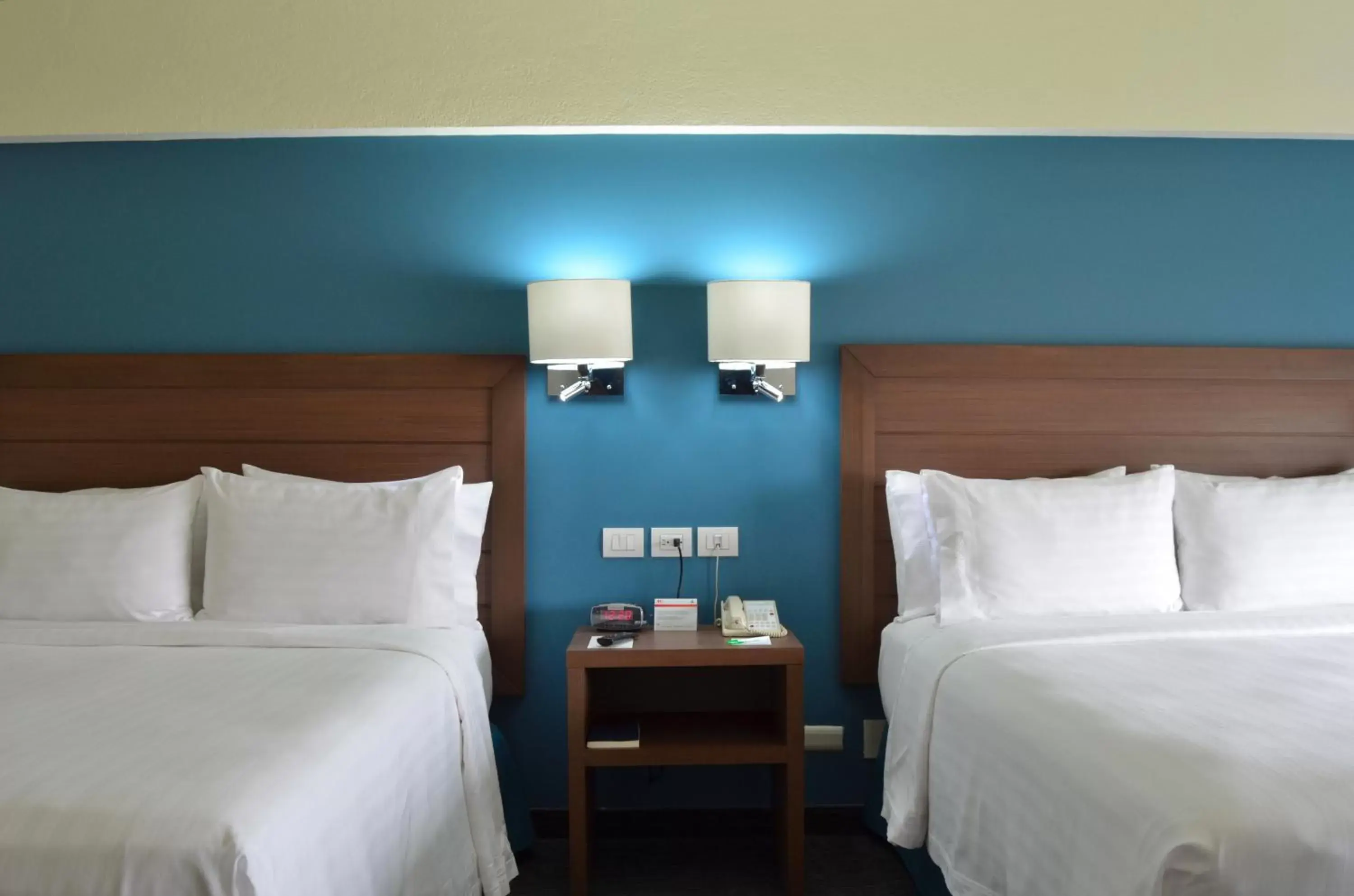 Bed, Room Photo in Holiday Inn Guadalajara Expo Plaza del Sol, an IHG Hotel
