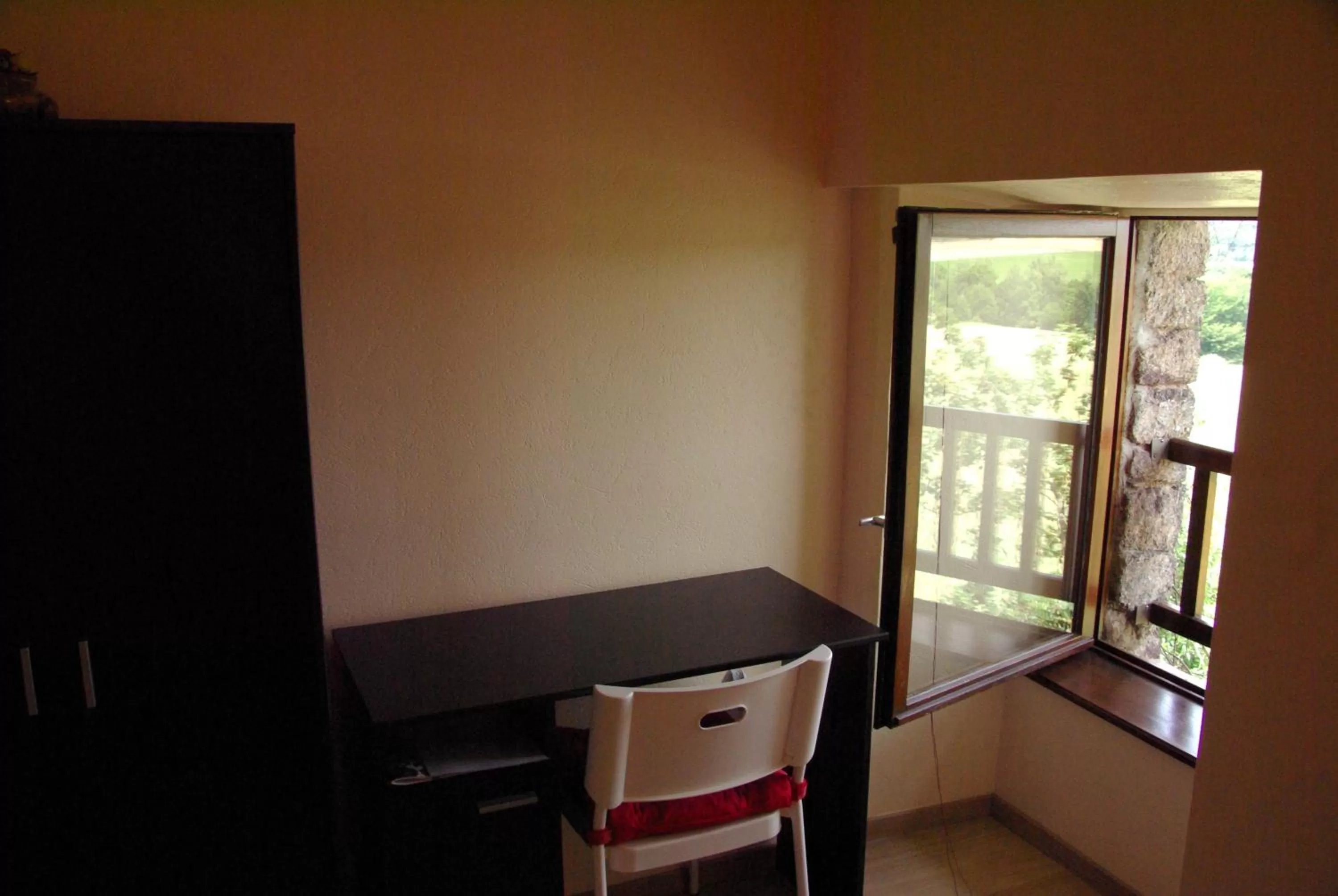 Photo of the whole room in Chambres d'hôtes La Fontaine Garel