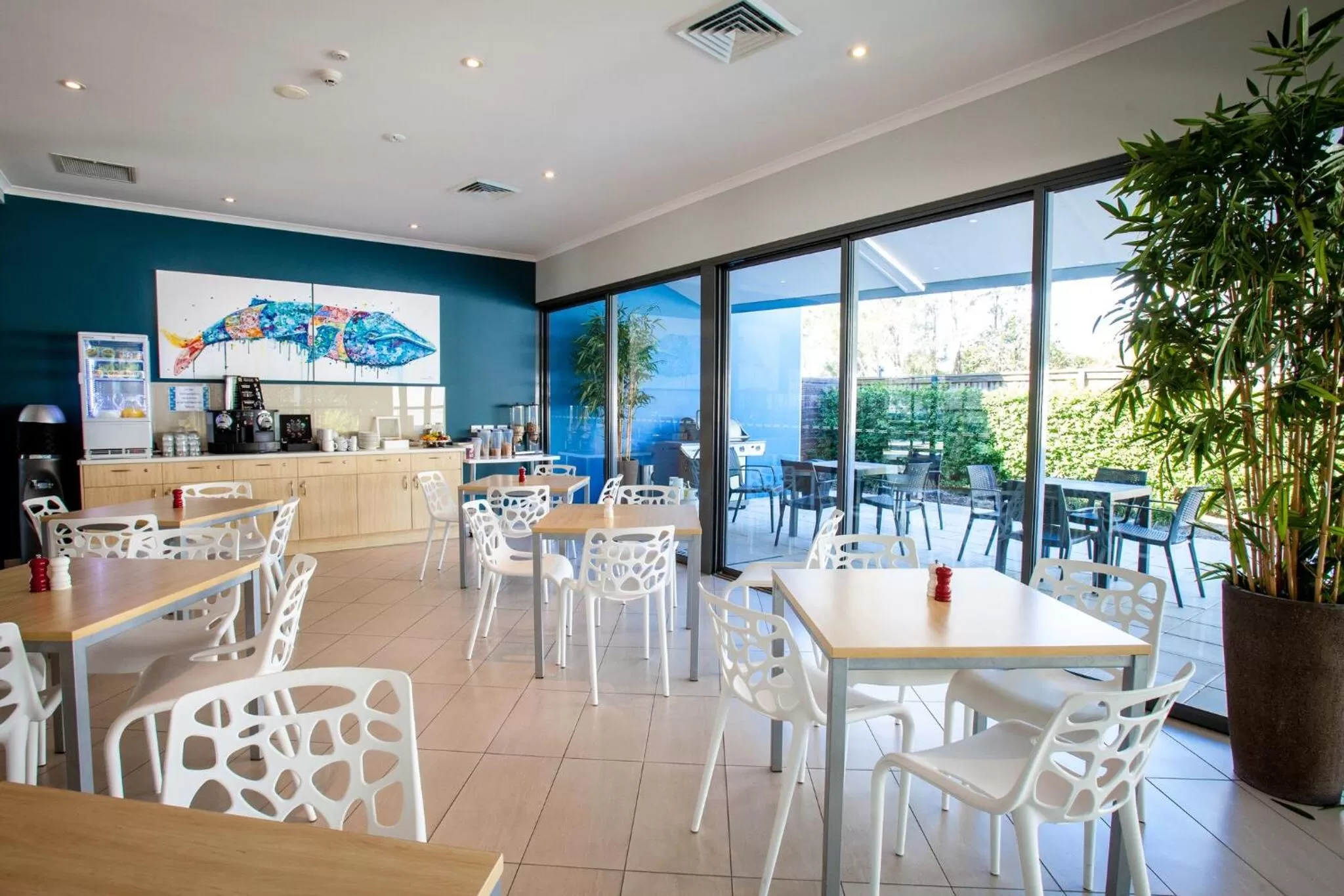 Restaurant/places to eat in Manly Marina Cove Motel
