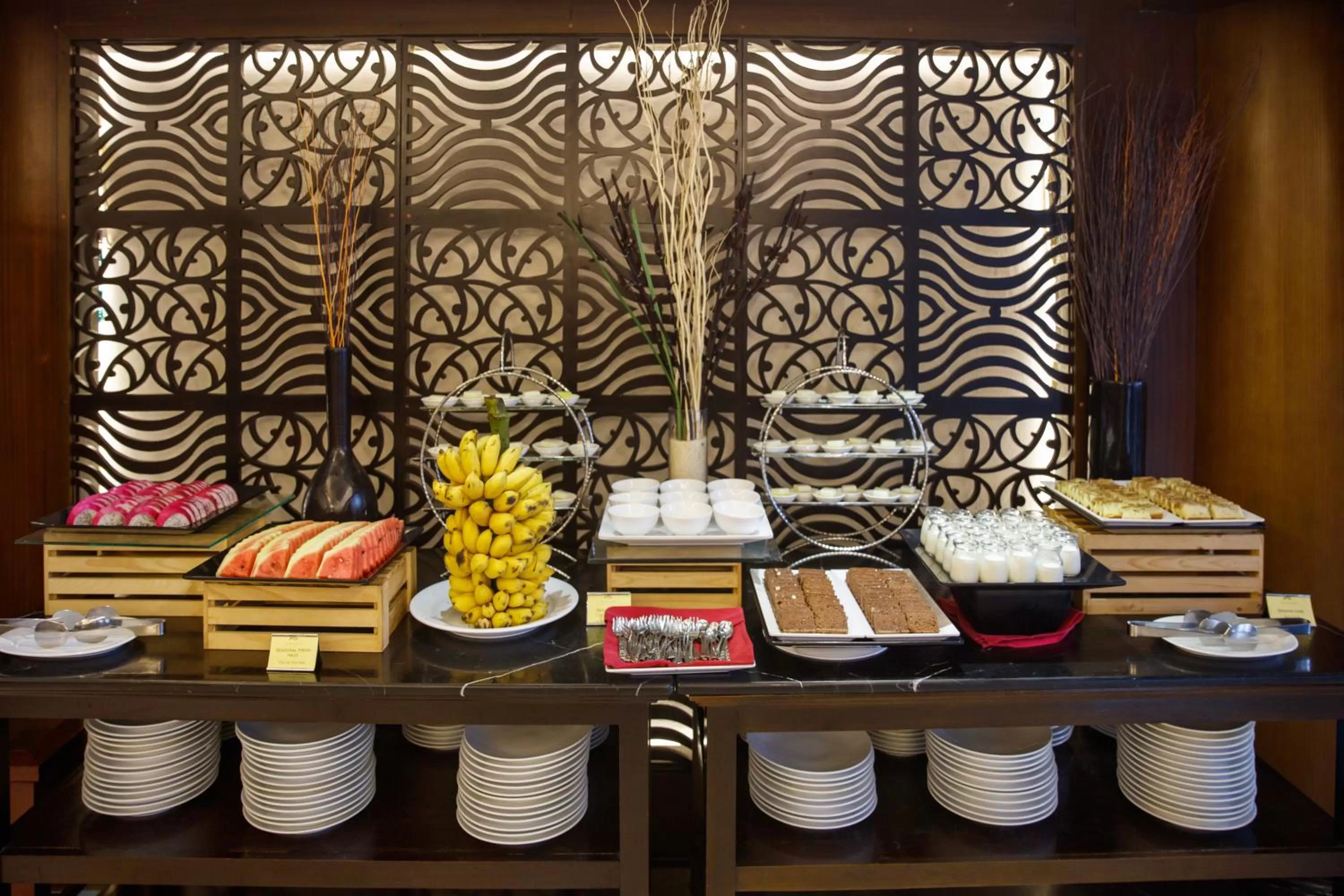 Restaurant/places to eat in Paradise Suites Hotel