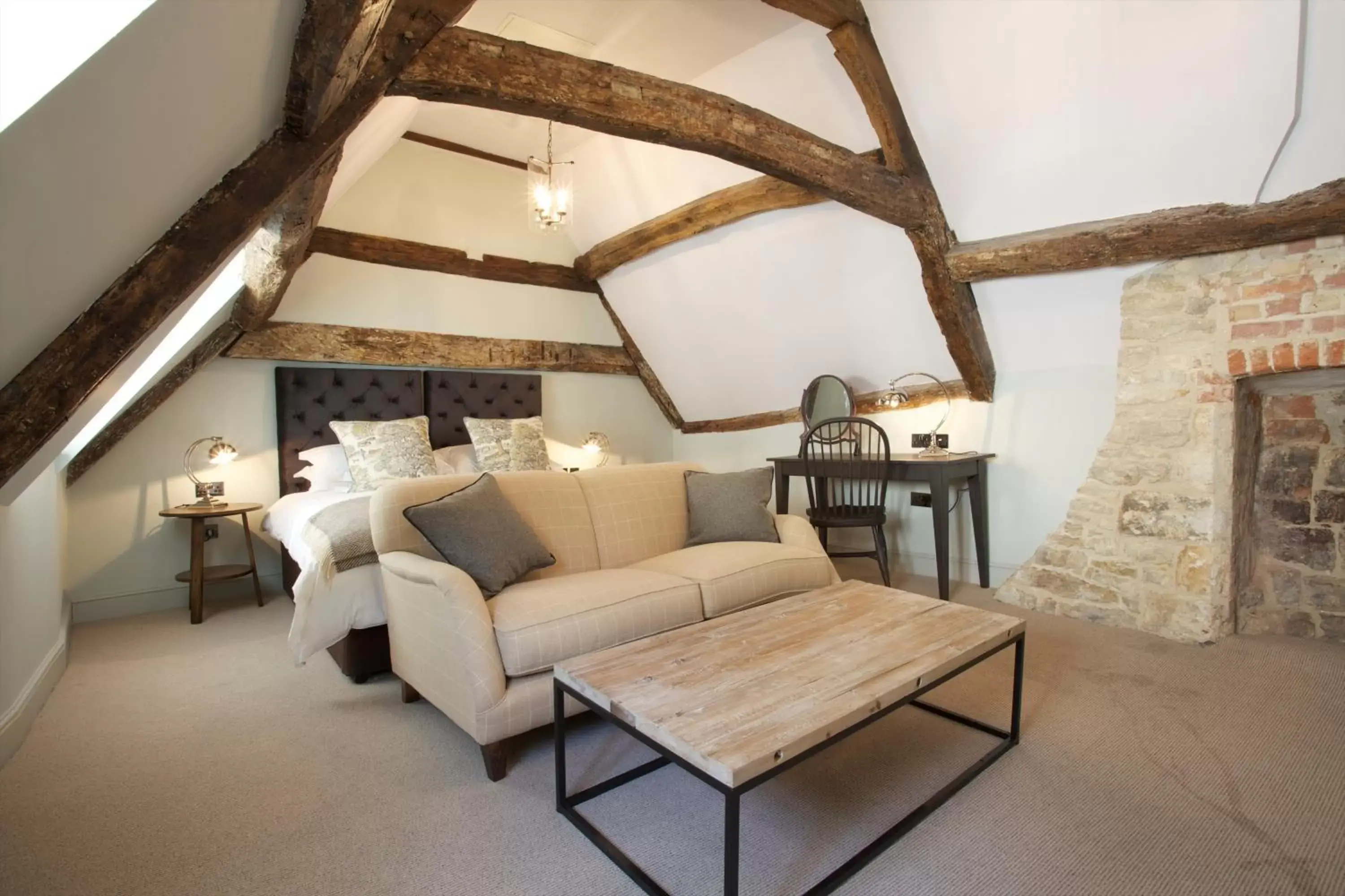 Bedroom, Seating Area in Kings Head Hotel