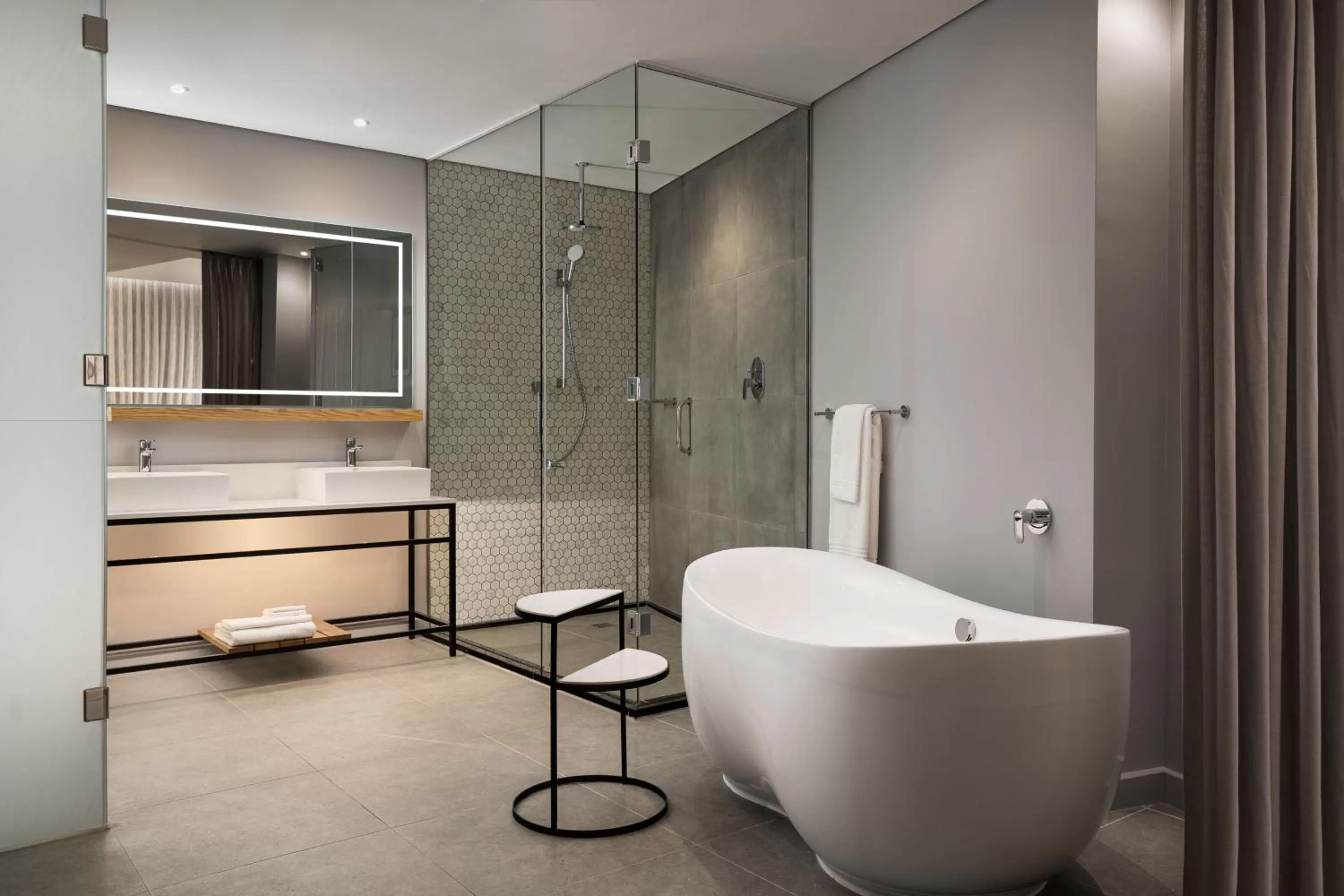 Bathroom in Cape Town Marriott Hotel Crystal Towers