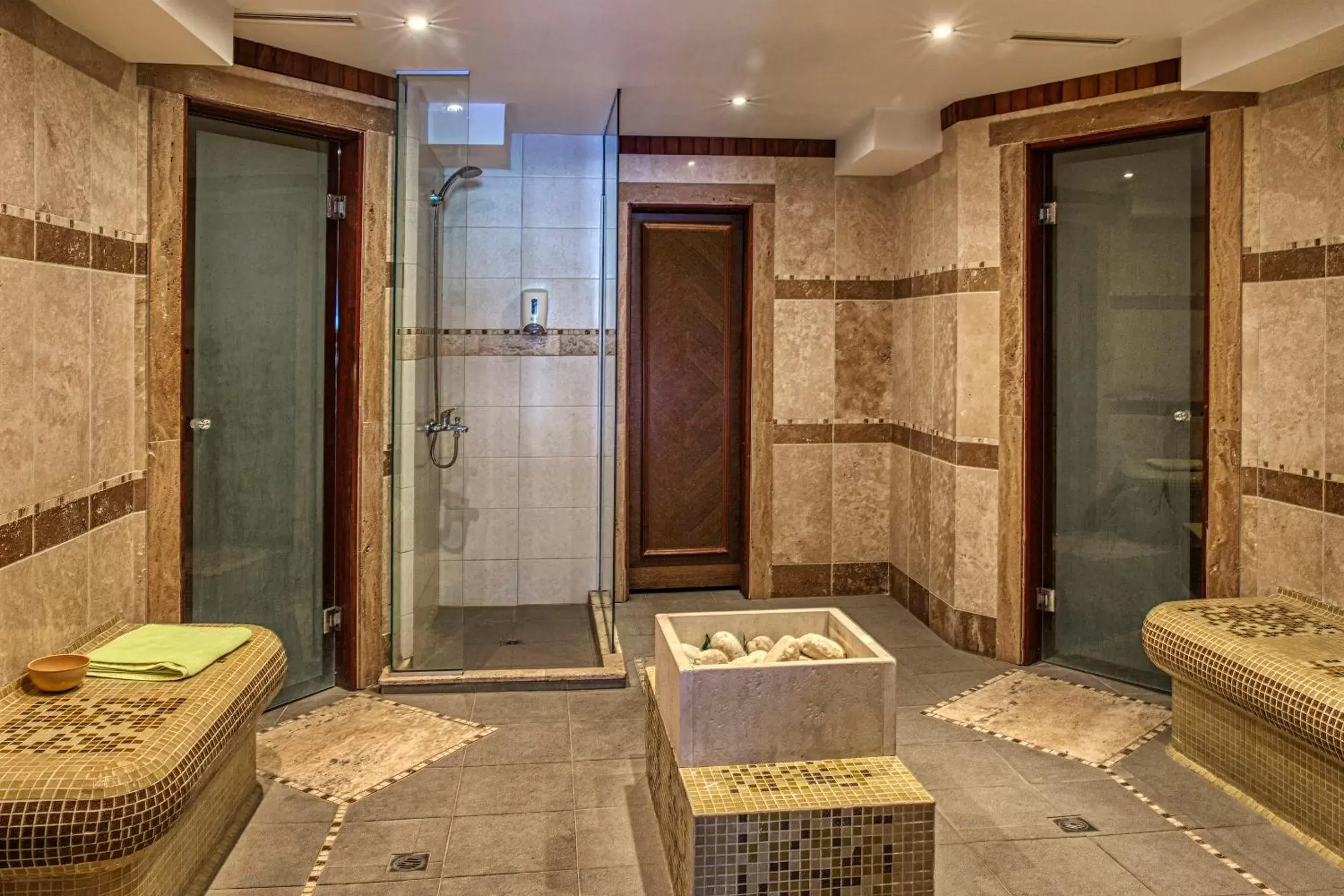 Spa and wellness centre/facilities, Bathroom in MPM Hotel Sport