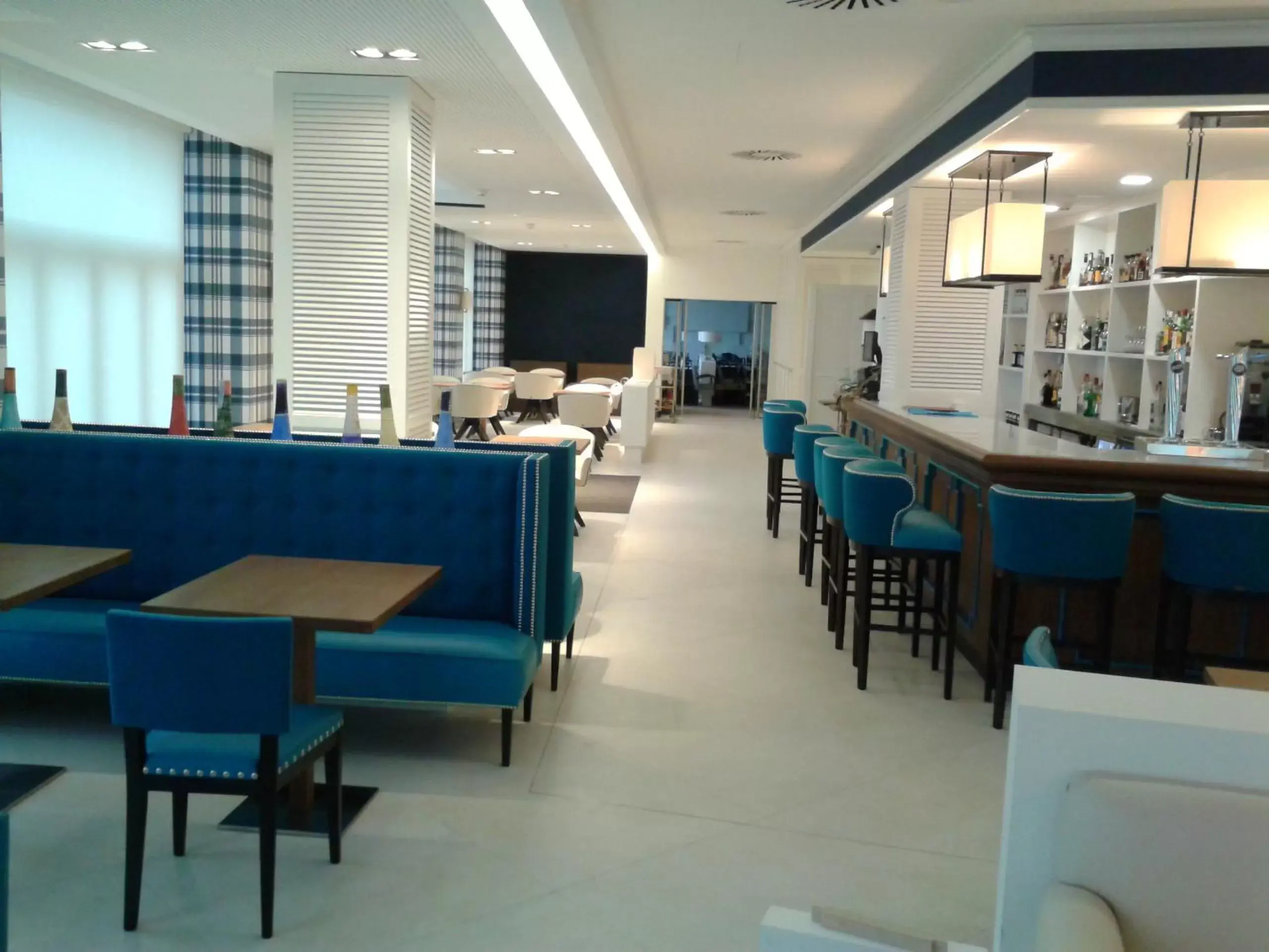 Lounge or bar, Restaurant/Places to Eat in Hotel Bahía