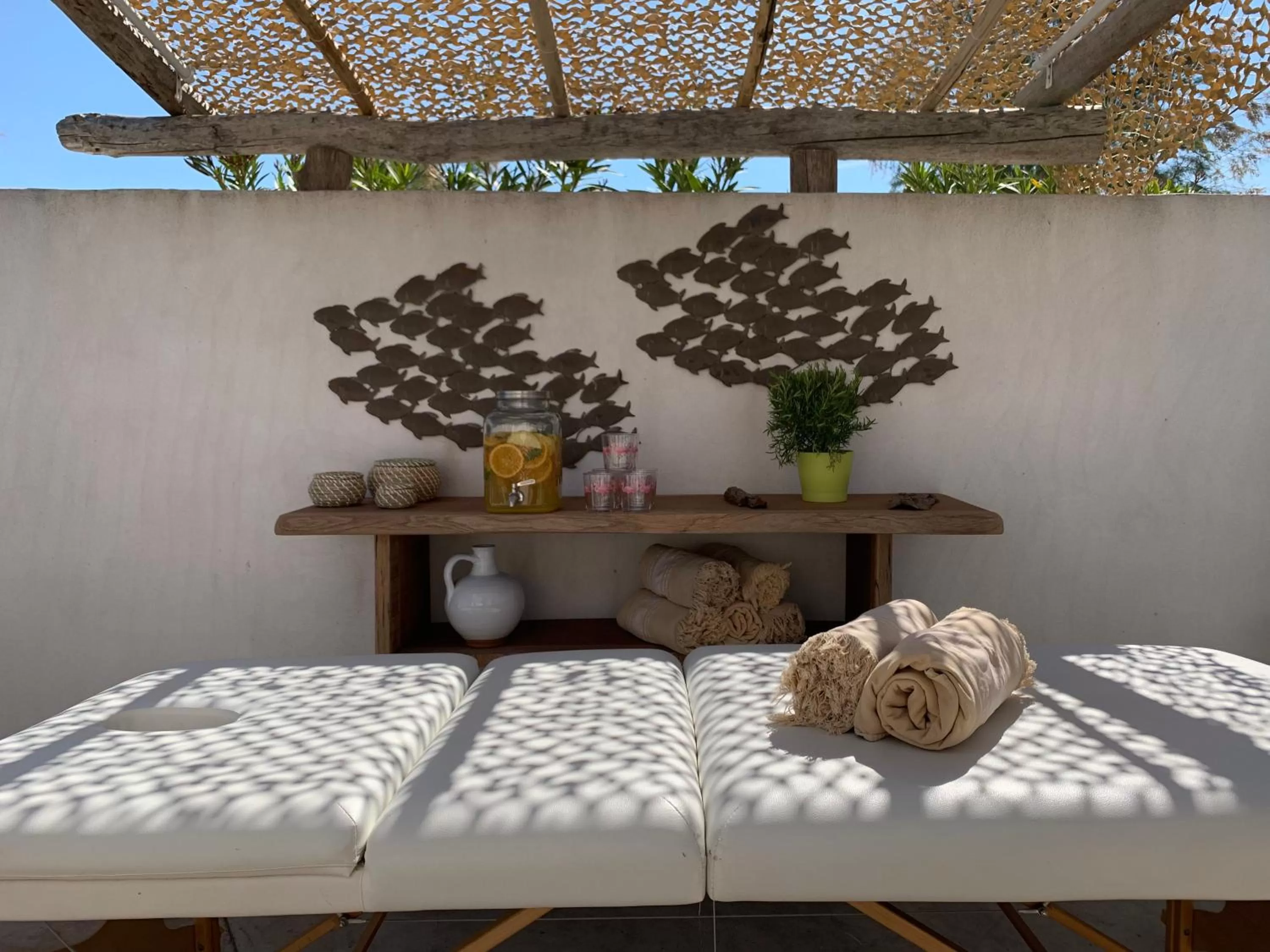 Massage, Bed in Lodge Sainte Helene Adult only