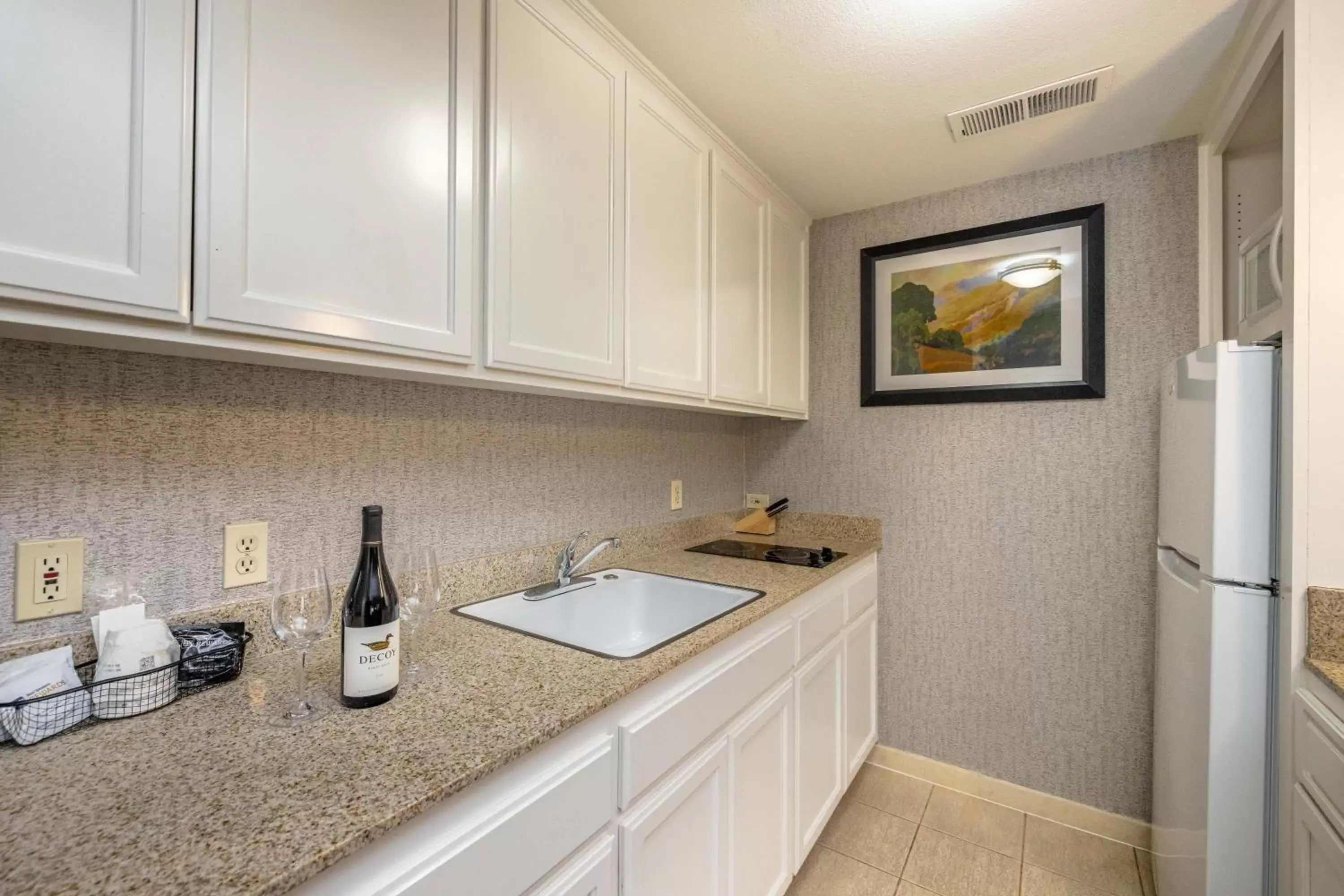 Kitchen or kitchenette, Kitchen/Kitchenette in Best Western Plus Dixon Davis