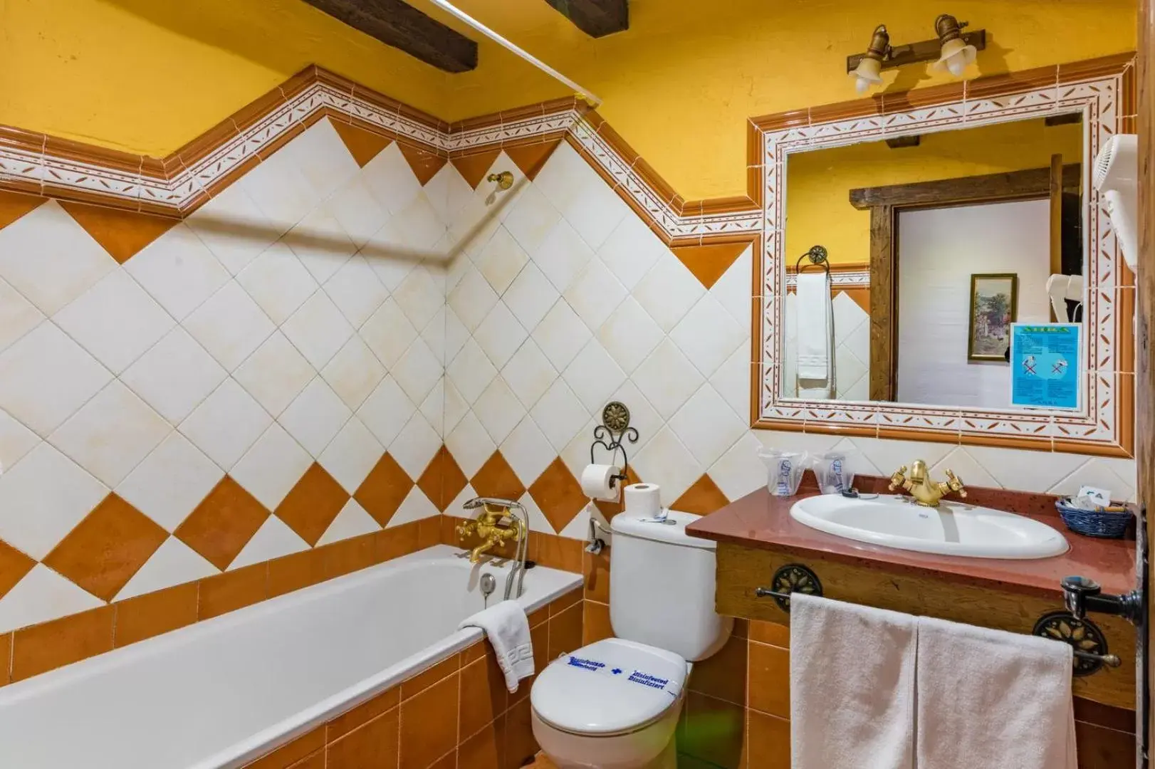 Bathroom in Hotel Rural Almazara