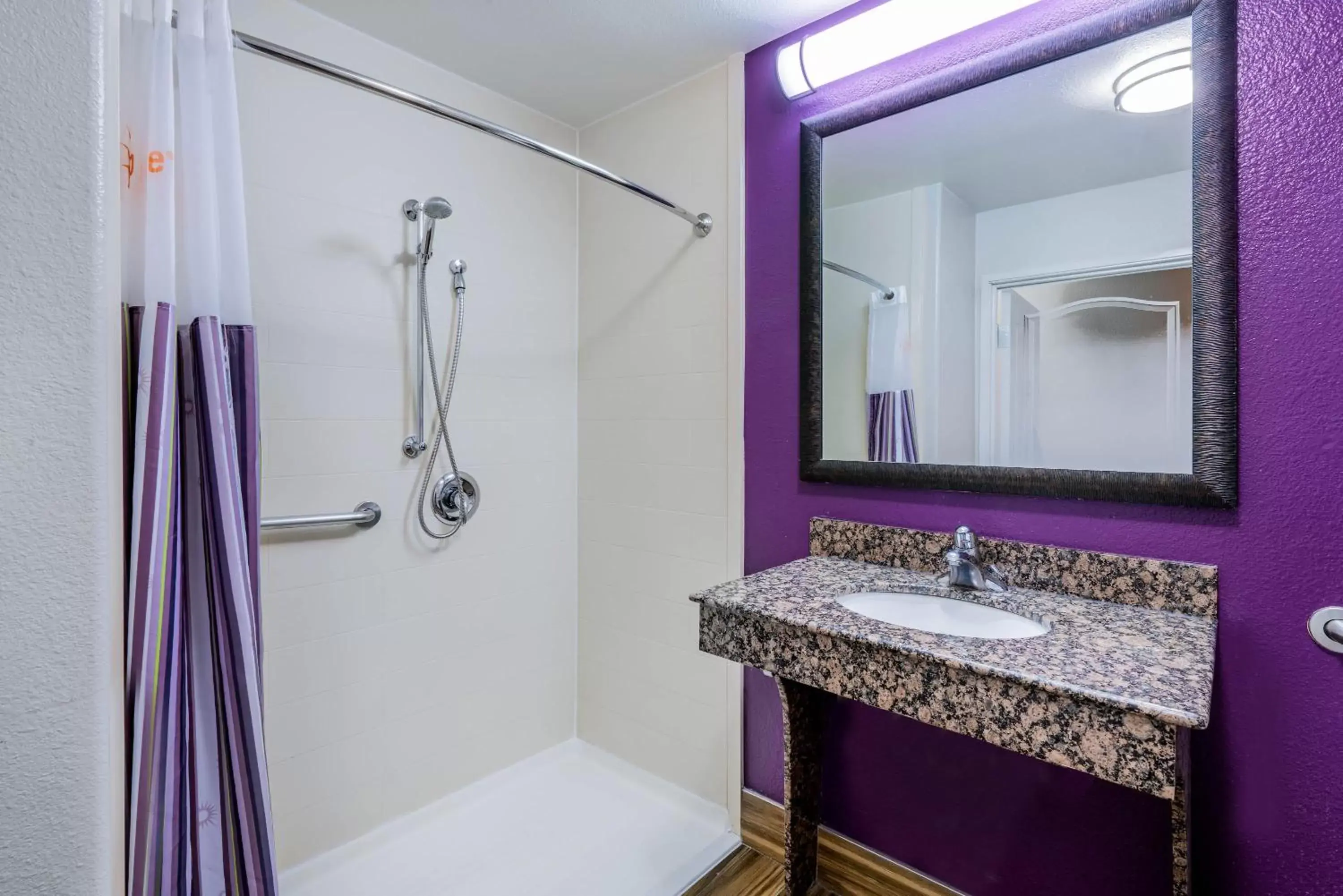 Bathroom in La Quinta by Wyndham DFW Airport West - Bedford