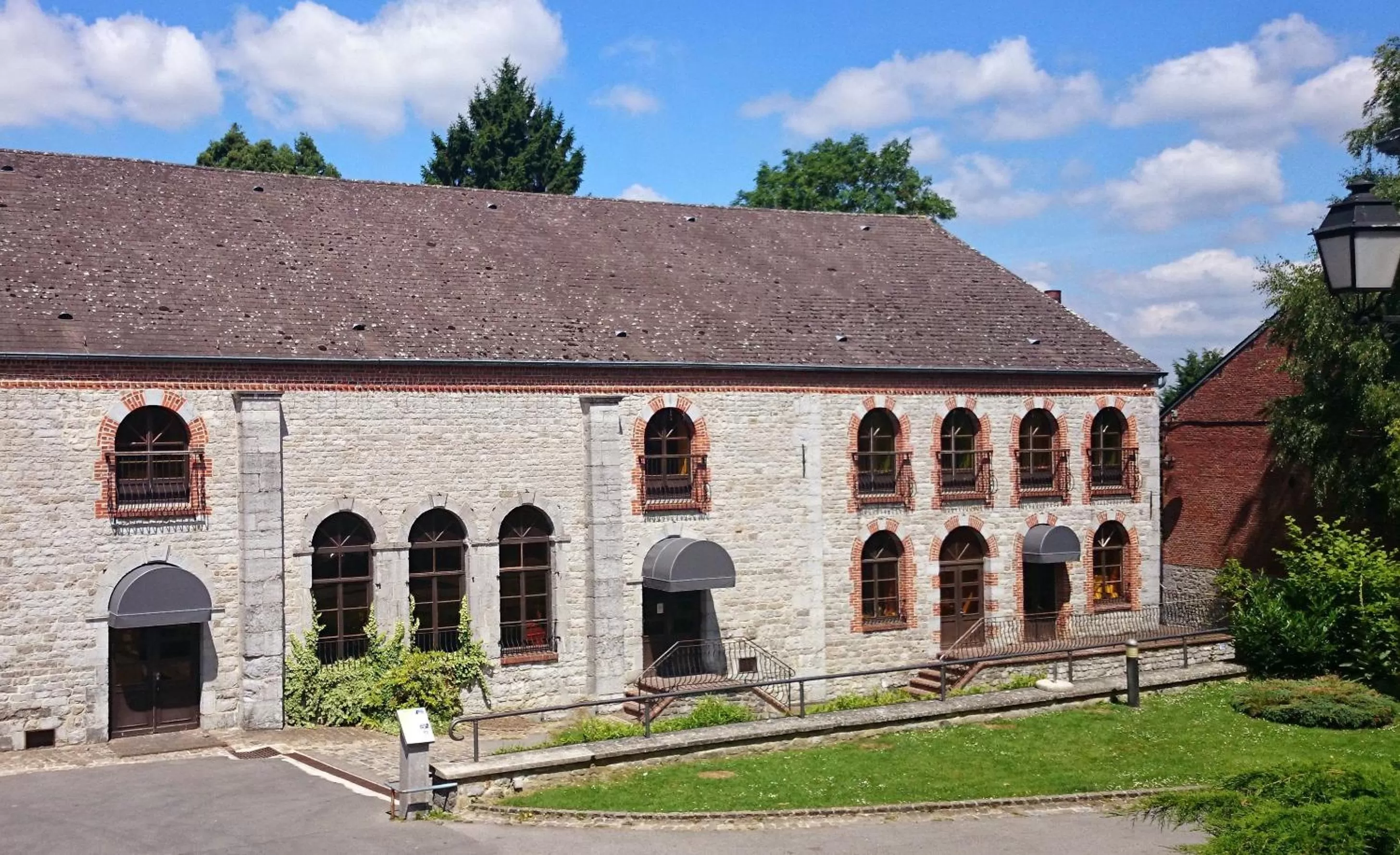 Property building in Centre Bol Vert