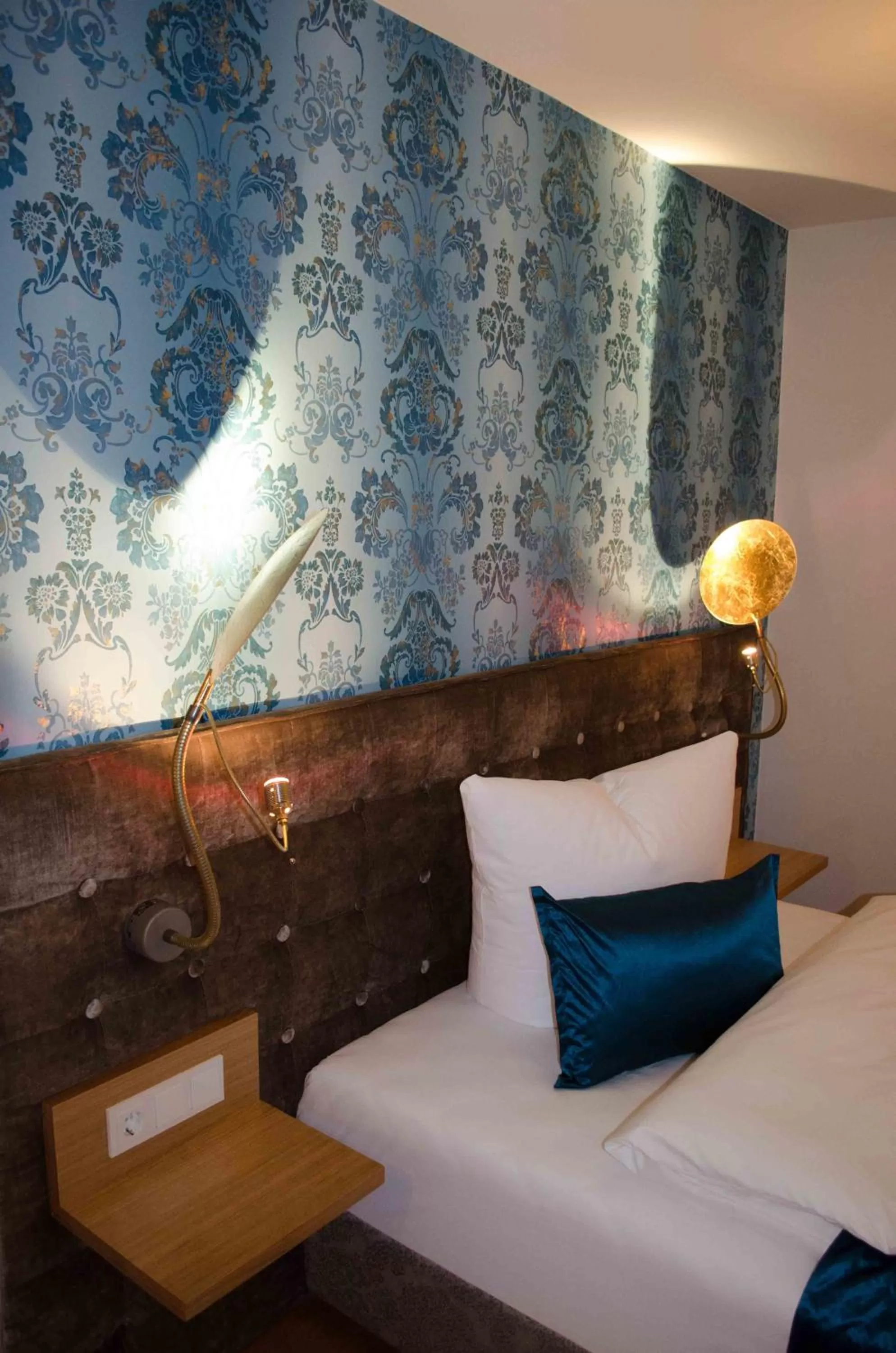 Bedroom, Bed in Hotel im Bunker