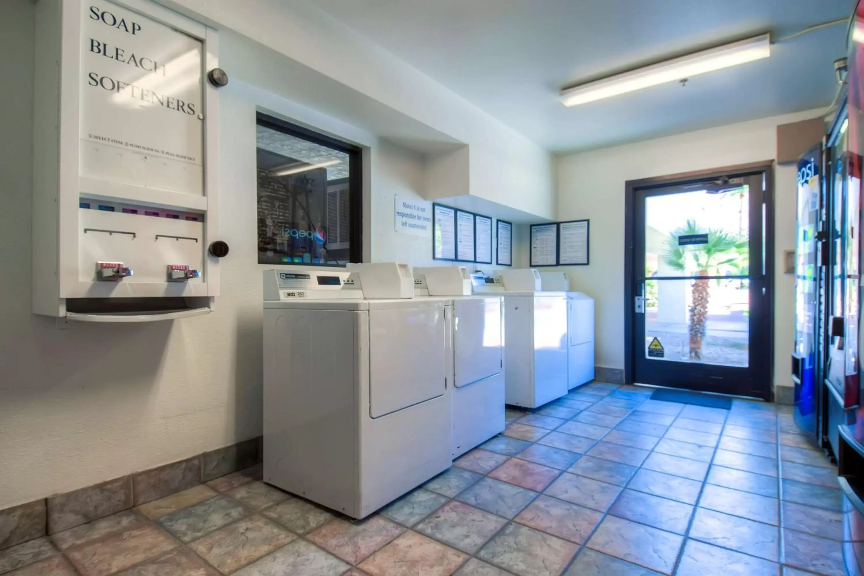 Property building, Kitchen/Kitchenette in Motel 6-Palm Springs, CA - Downtown