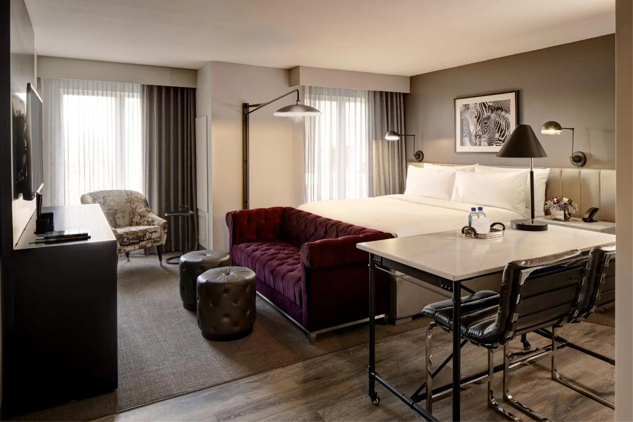 Deluxe King Mobility-Accessible Studio Suite With Tub in Archer Hotel Boston/Burlington