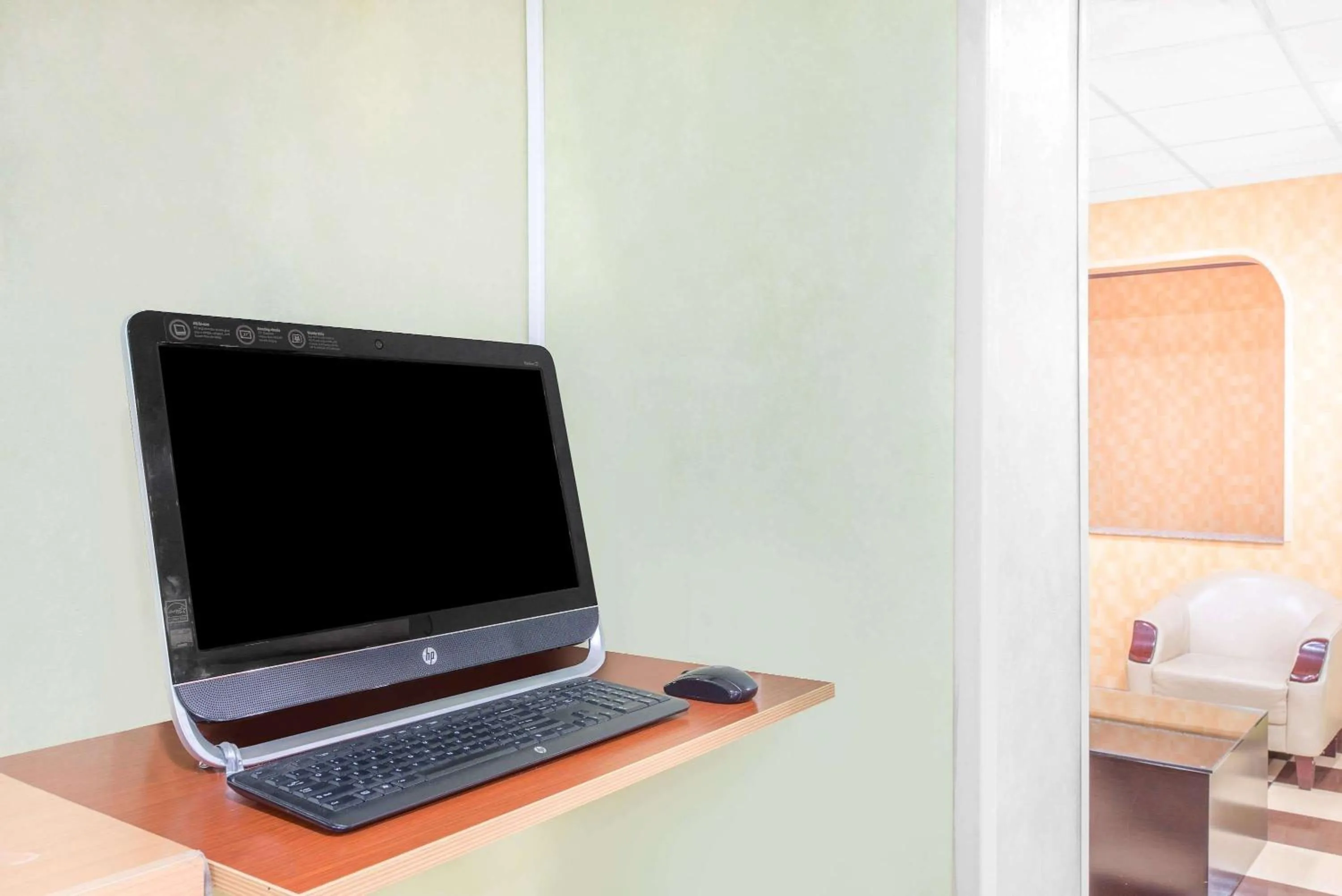 On site, Bed in Howard Johnson by Wyndham North Bergen