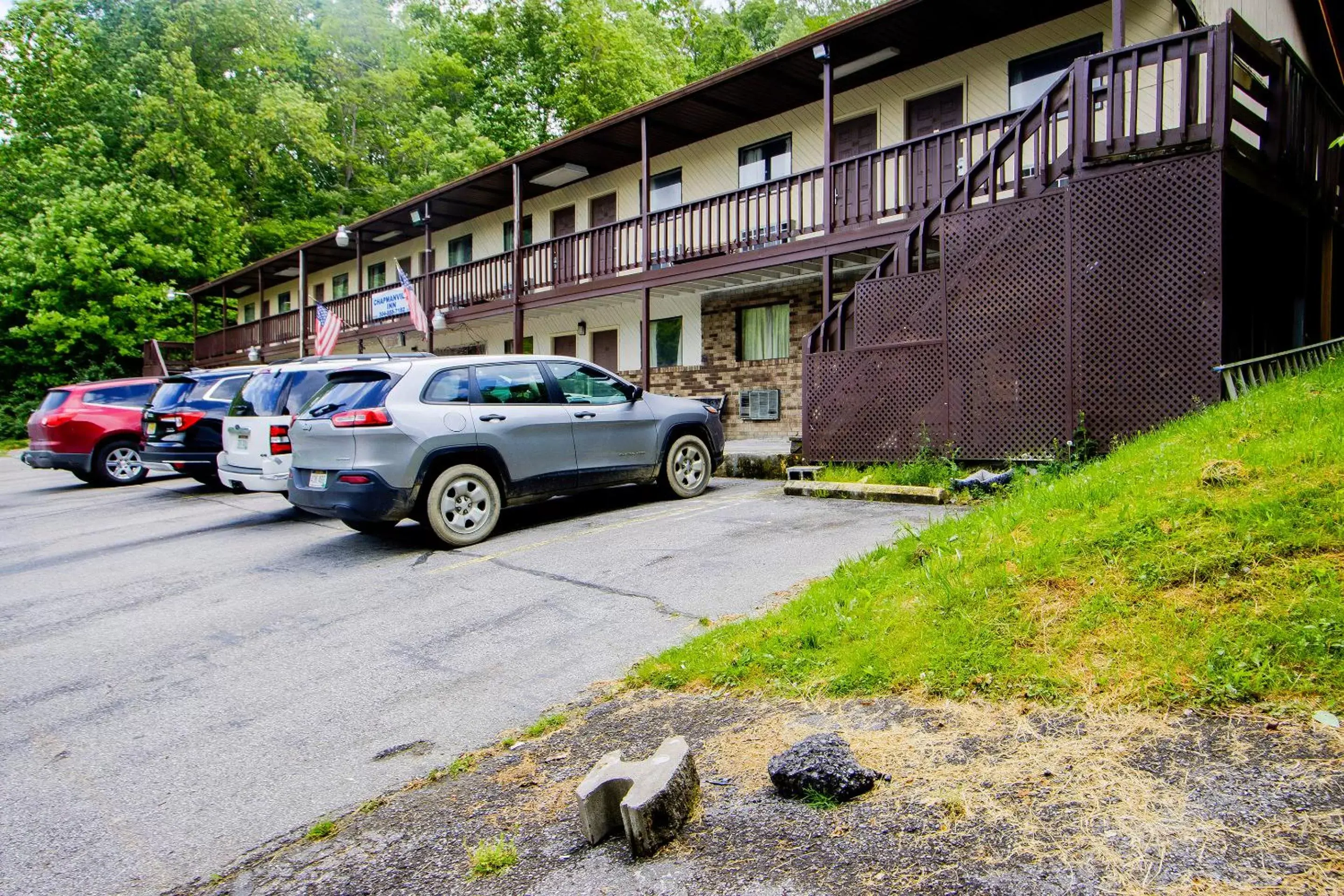 Parking, Property Building in OYO Hotel Chapmanville Inn, WV - Hwy 119