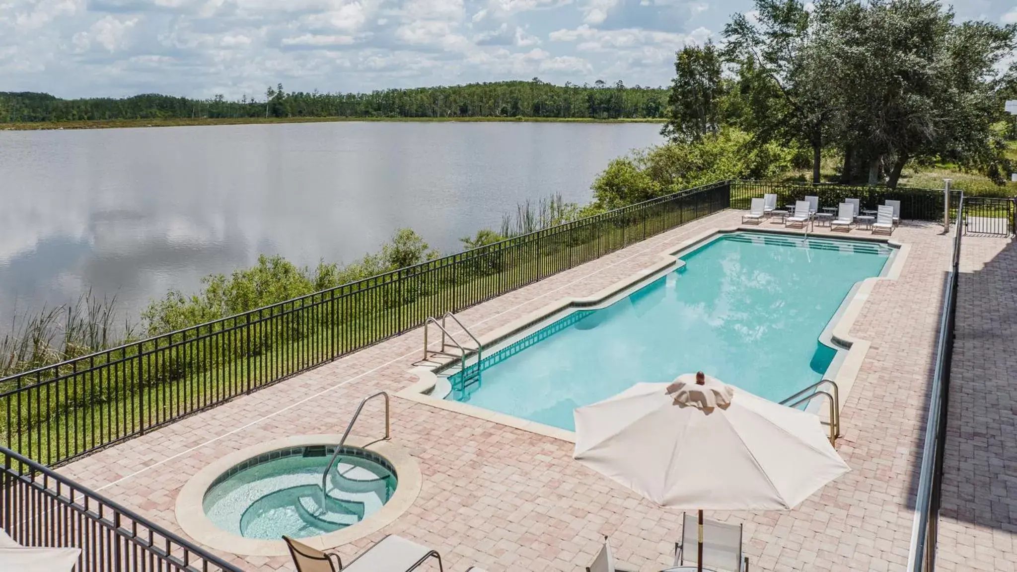 Swimming pool, Pool View in Crowne Plaza Fort Myers Gulf Coast, an IHG Hotel