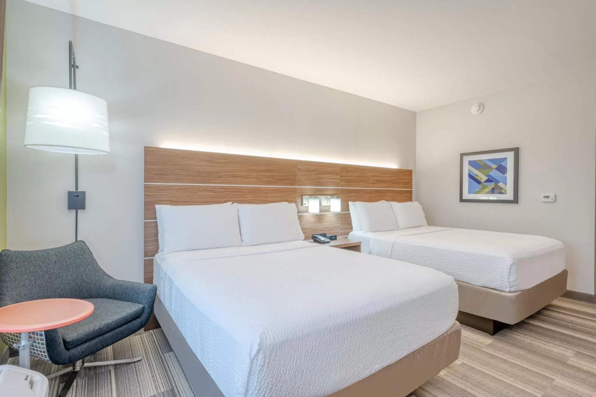 Photo of the whole room, Bed in Holiday Inn Express & Suites St. Louis - Chesterfield by IHG