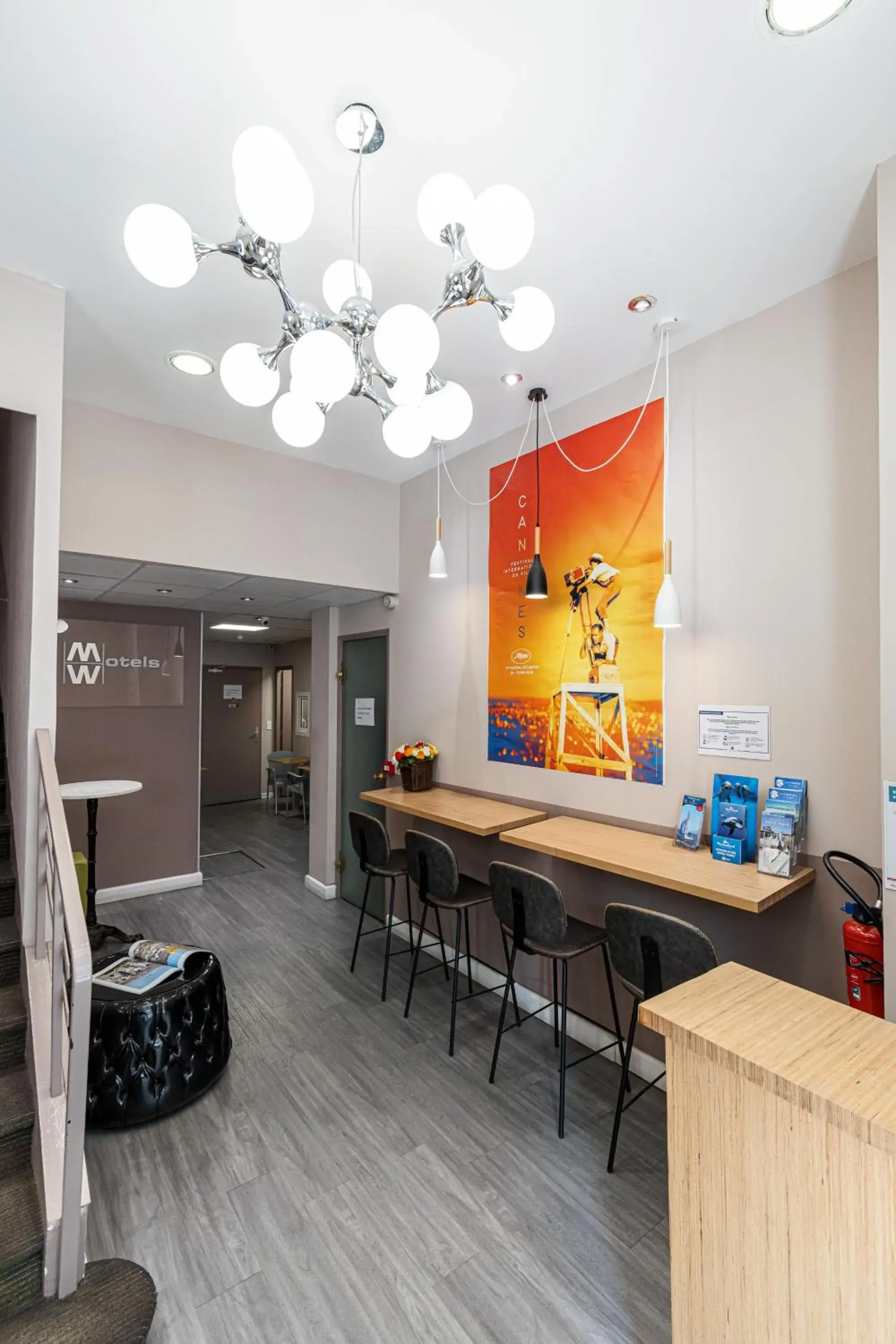 Lobby or reception, Dining Area in Modern Waikiki Hotel