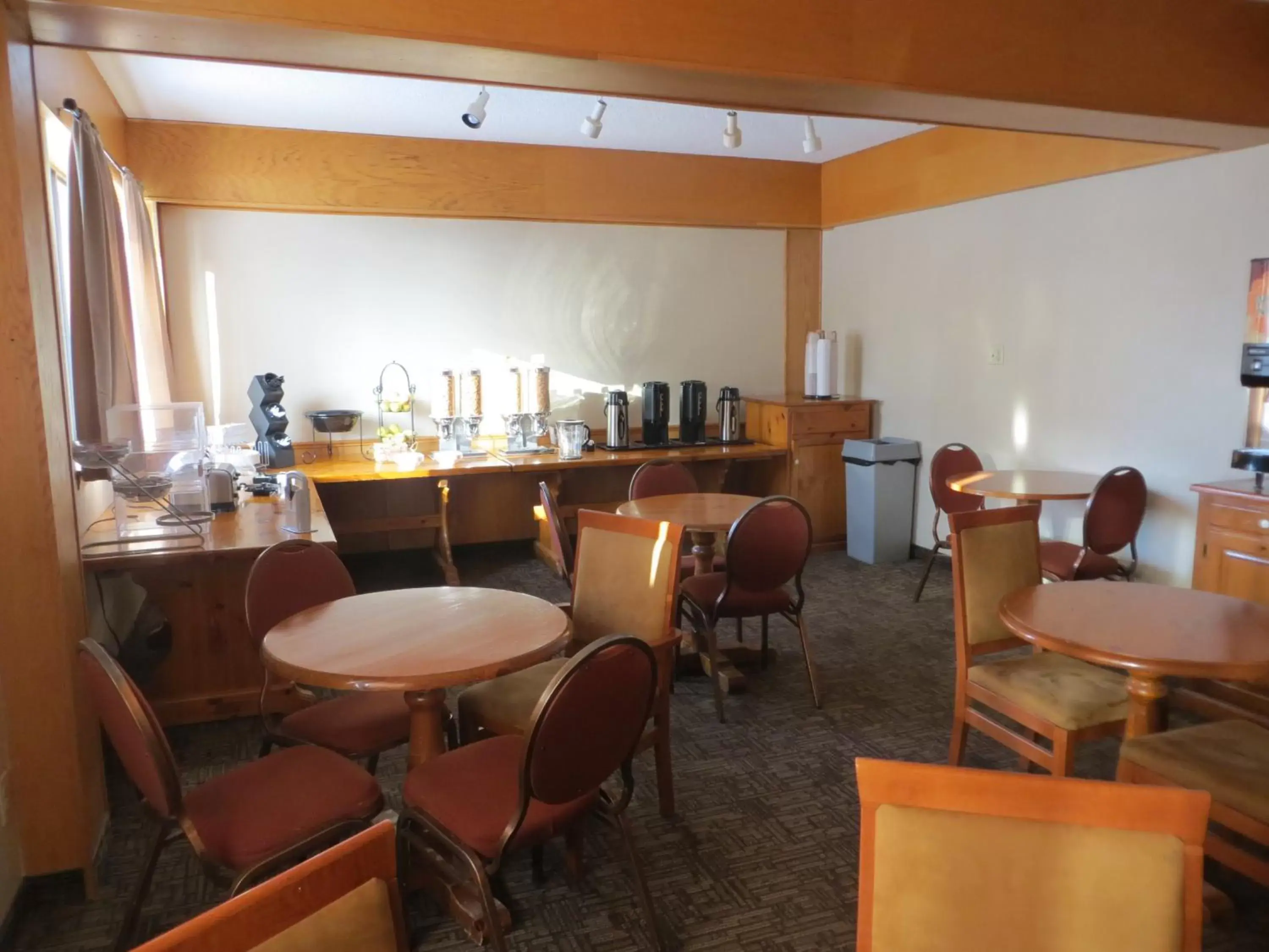 Restaurant/places to eat in Travelodge by Wyndham Thunder Bay ON Restaurant/places to eat in Travelodge by Wyndham Thunder Bay ON