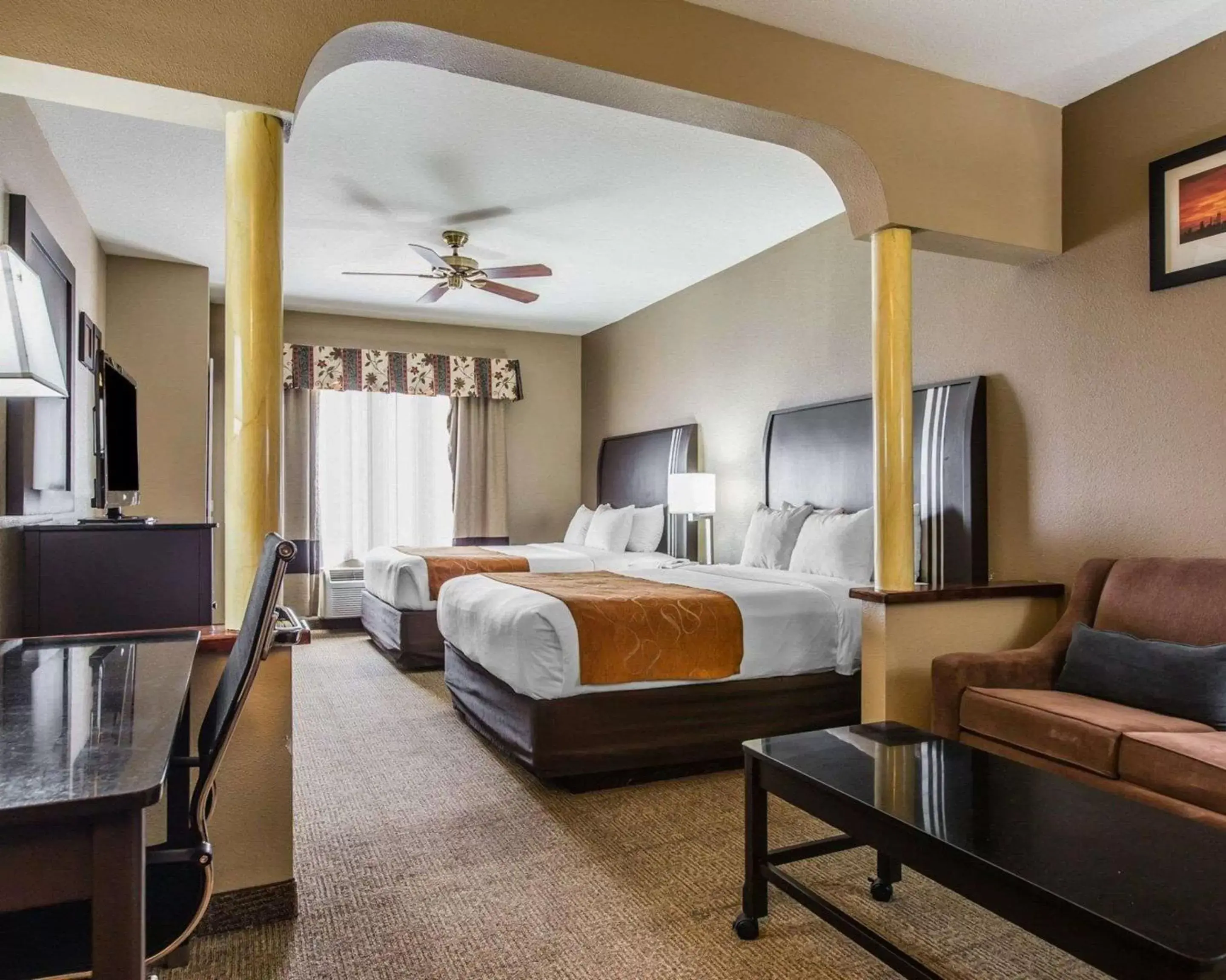 Bedroom in Comfort Suites Bakersfield