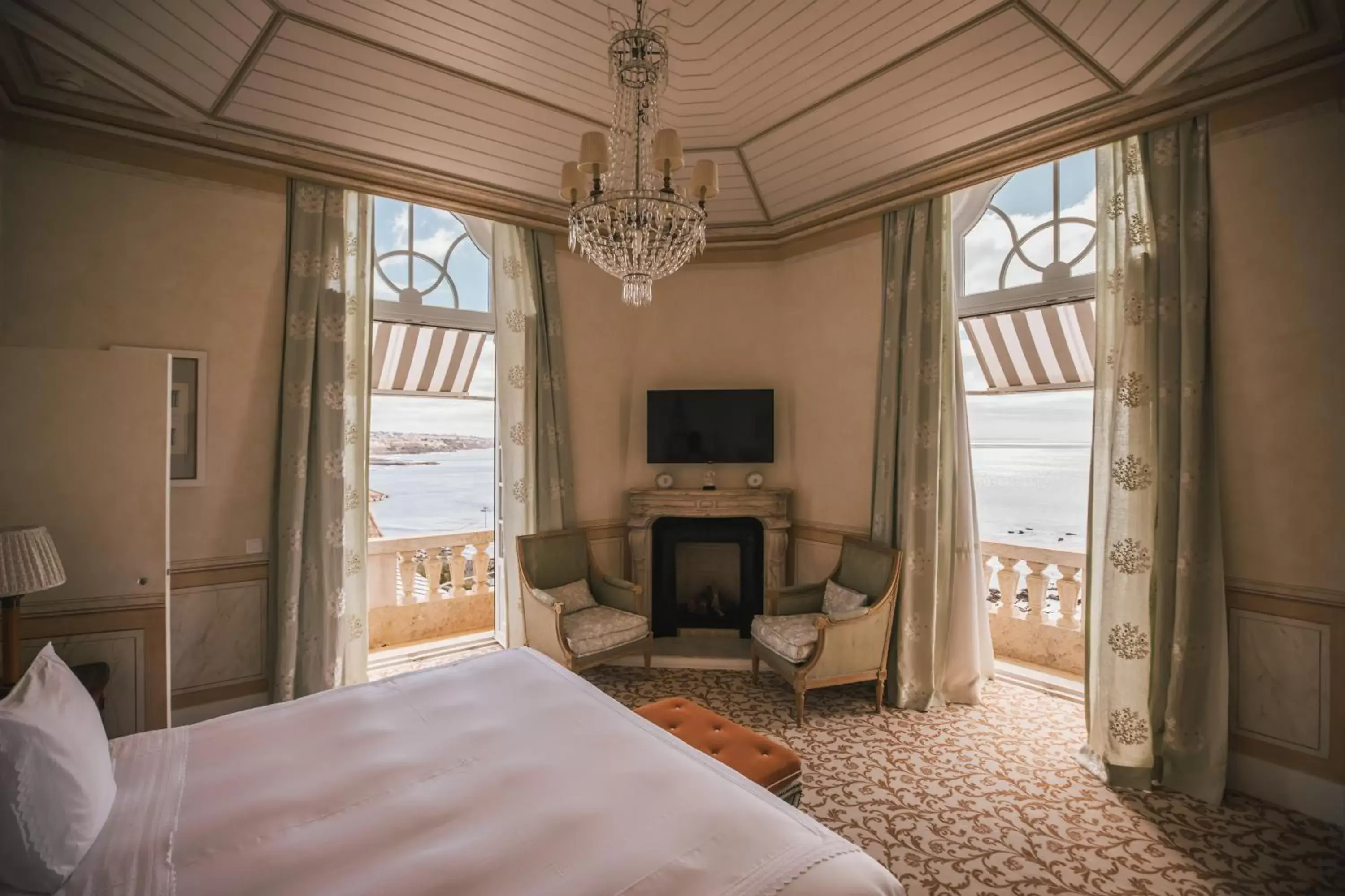 Sea view, Bed in Estoril Vintage Hotel Sea view, Bed in Estoril Vintage Hotel