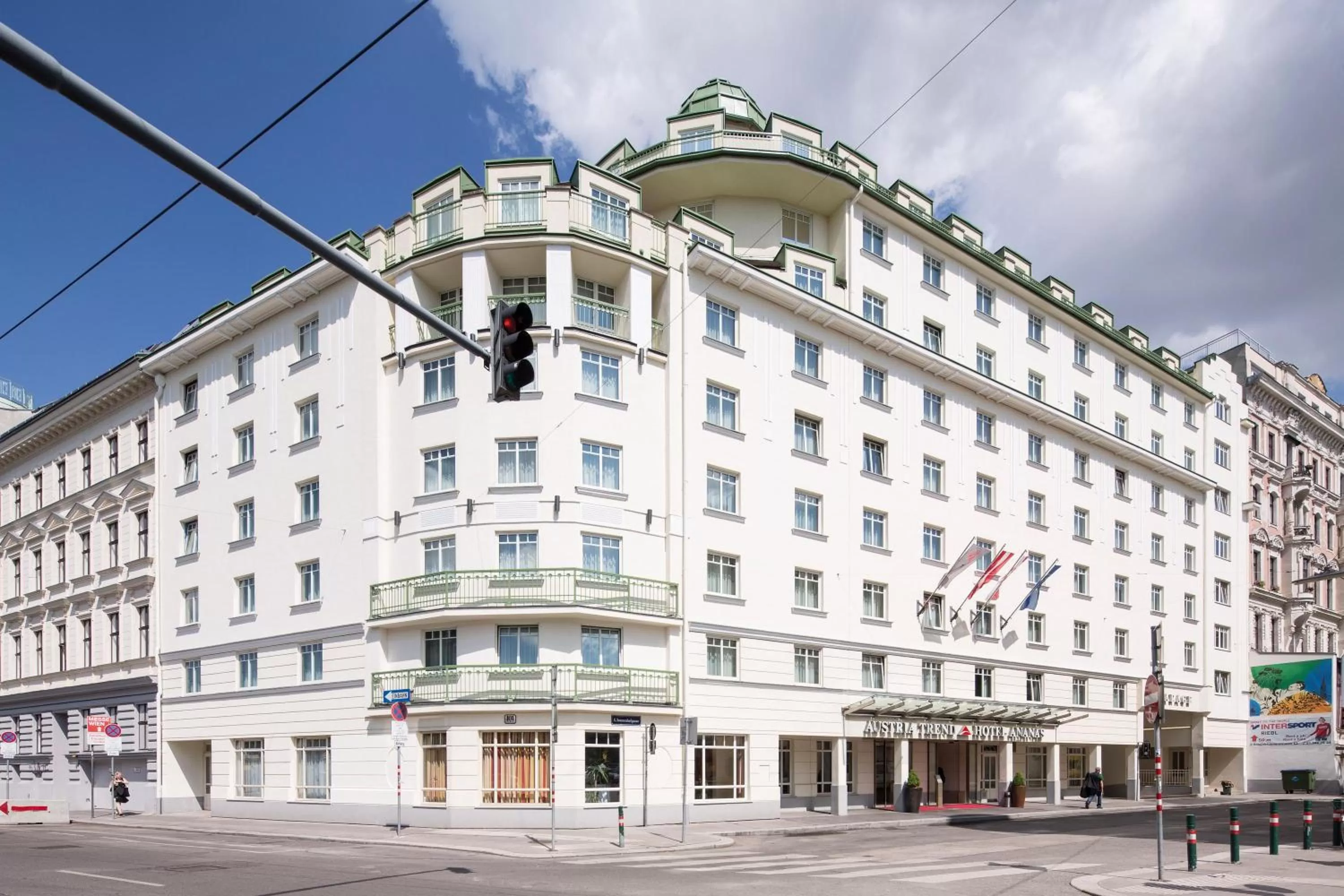 Property building in Austria Trend Hotel Ananas Wien