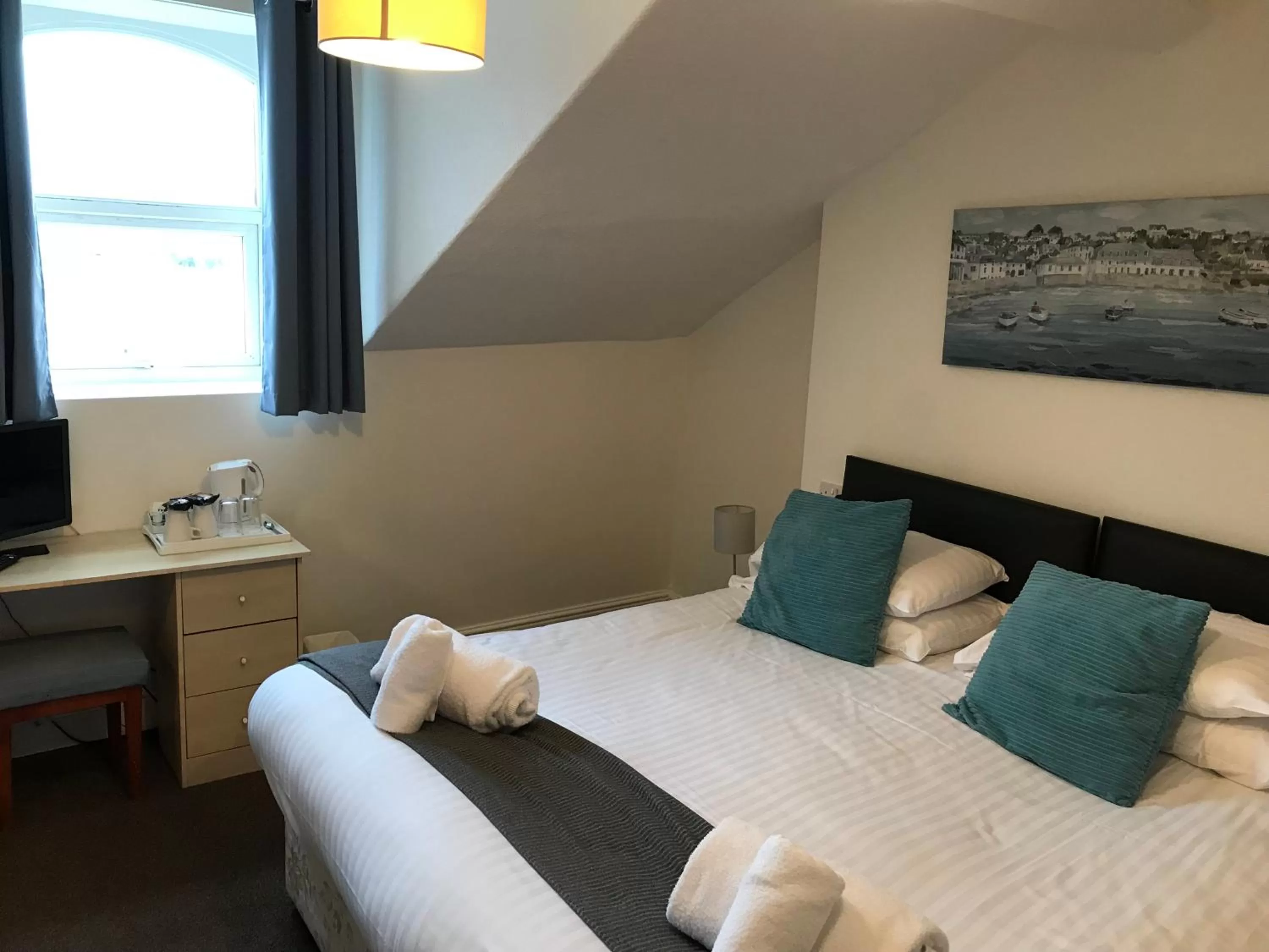 Bedroom, Bed in The Oasis Hotel