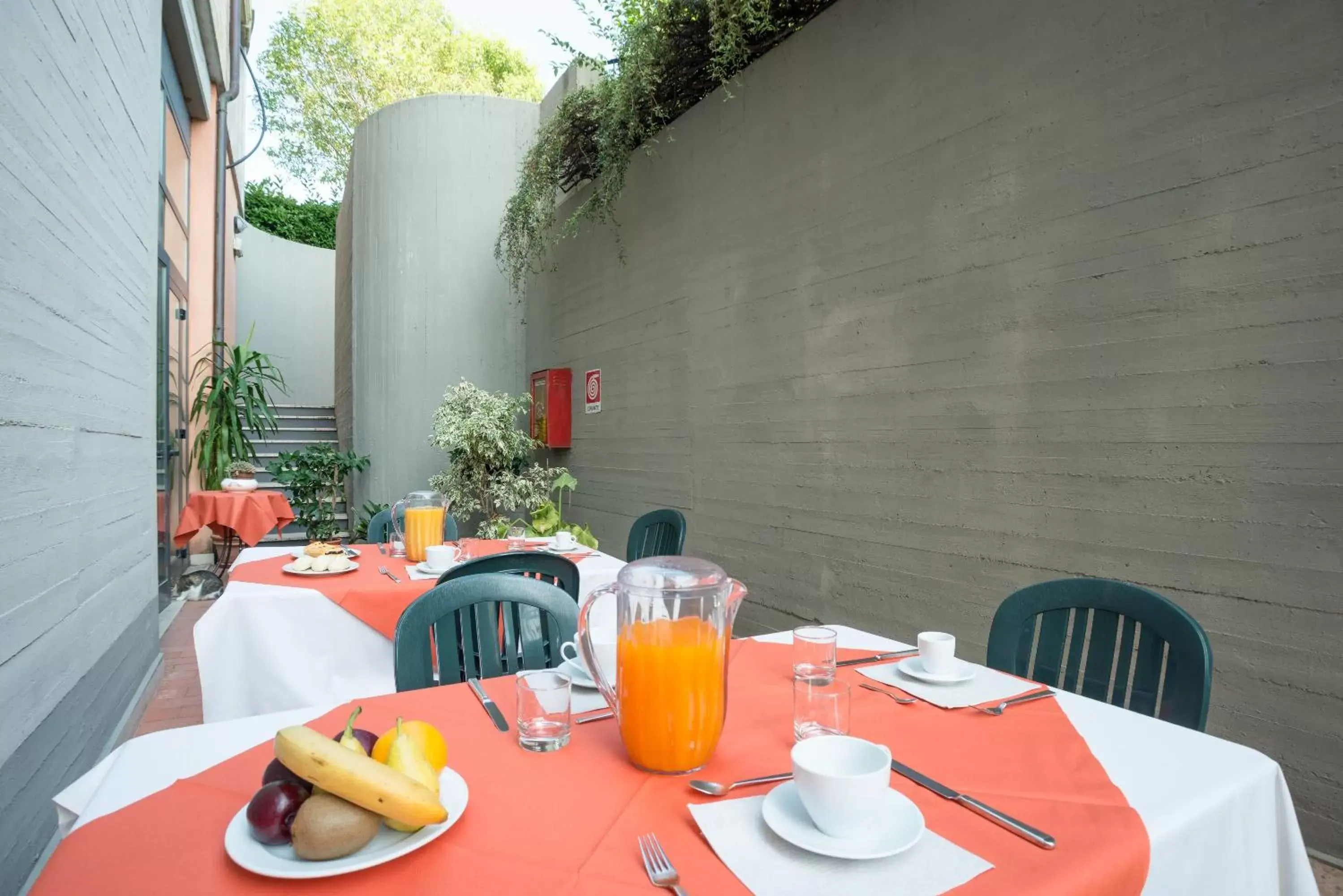 Balcony/Terrace, Restaurant/Places to Eat in Terra Umbra Hotel