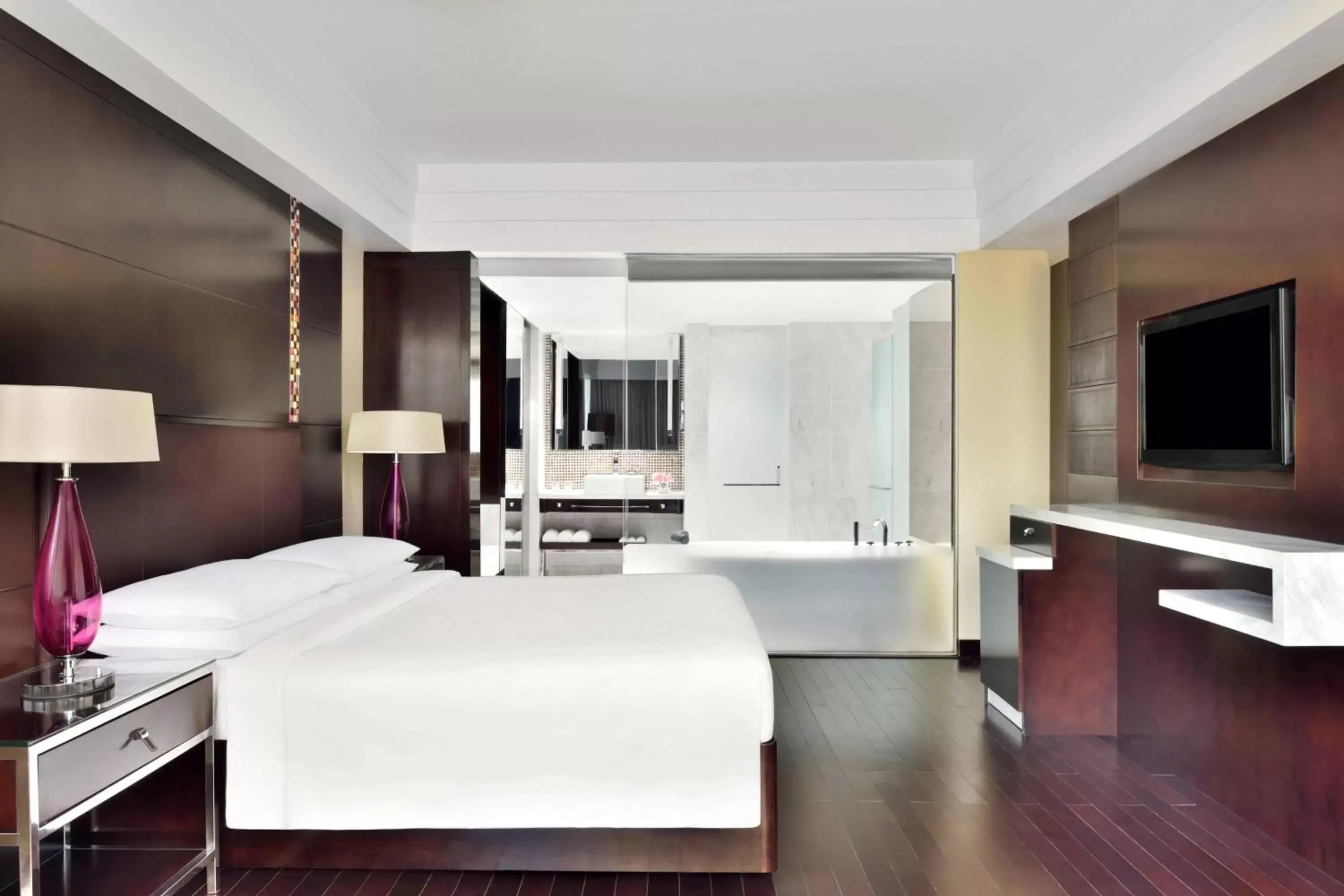 Bedroom in Jaipur Marriott Hotel