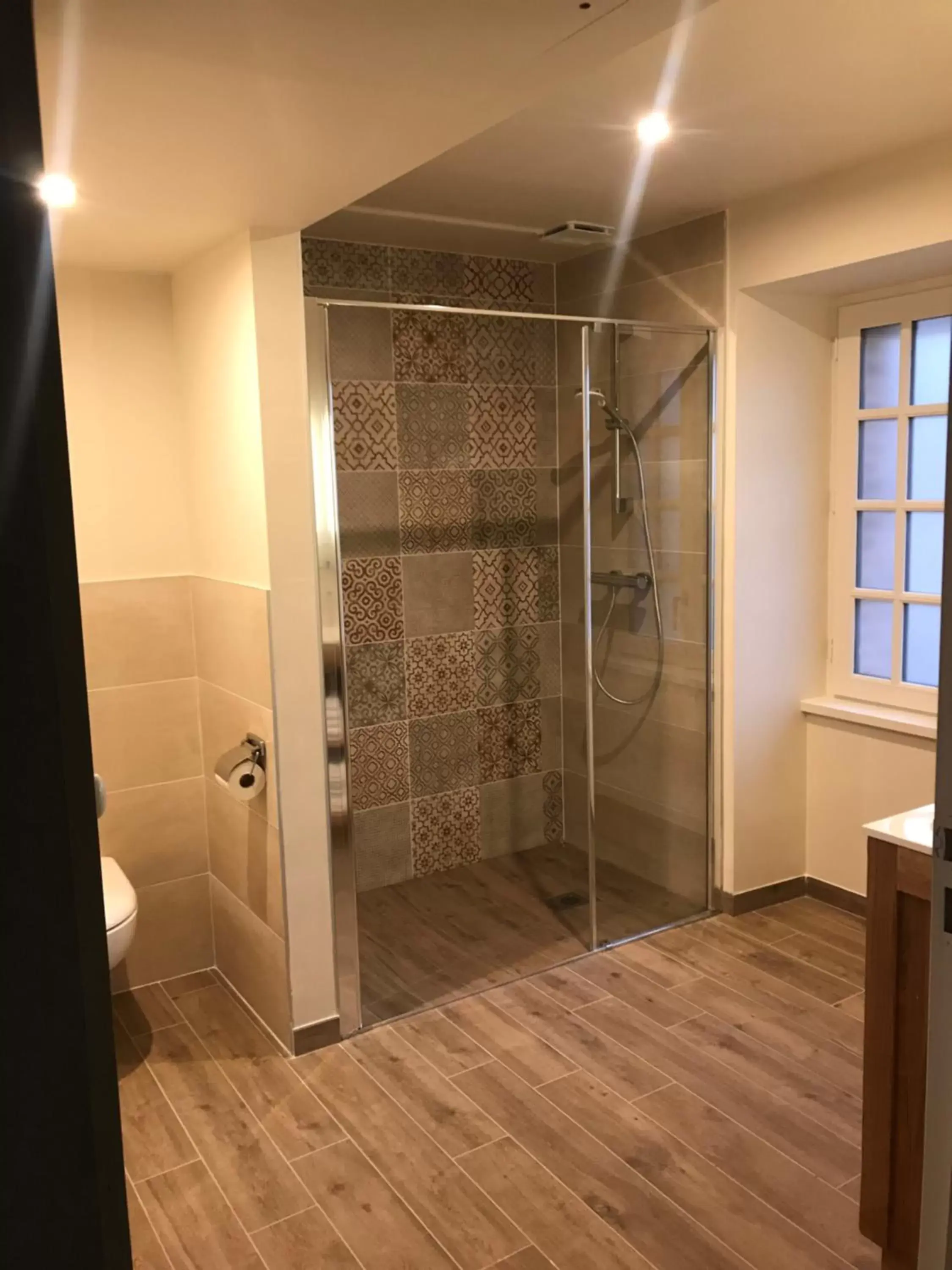 Shower, Bathroom in Le Prieuré de Boulogne