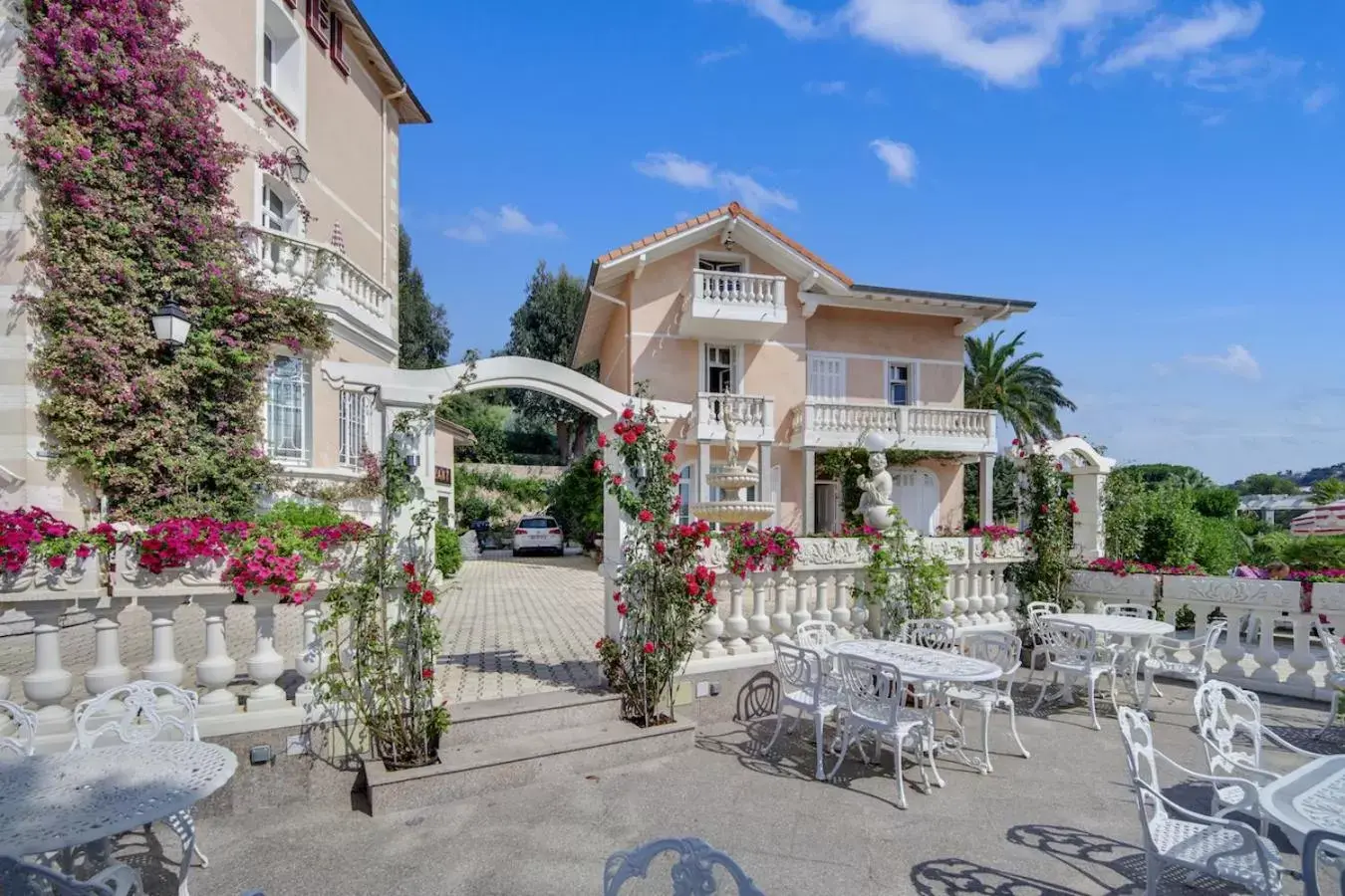 Property Building in Le Château de Mei Lese