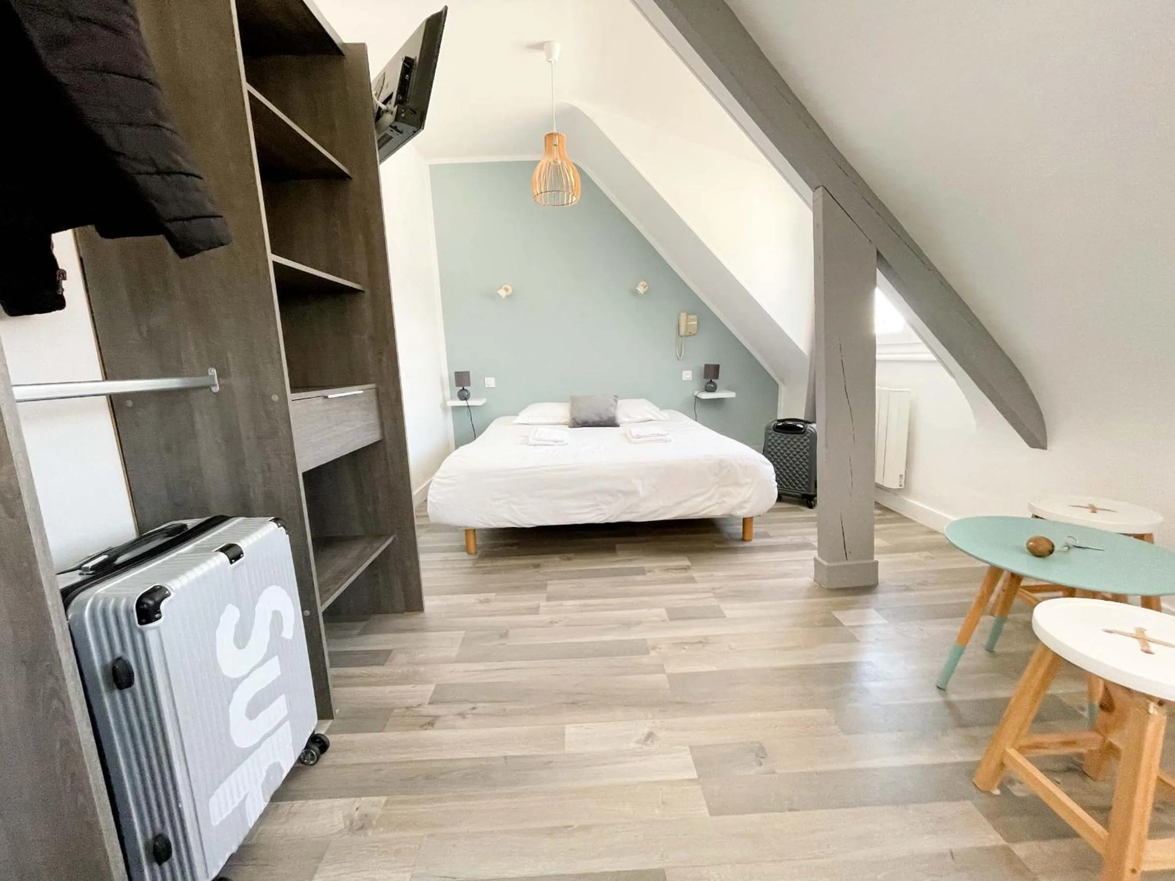 Bedroom, Bed in La Marine