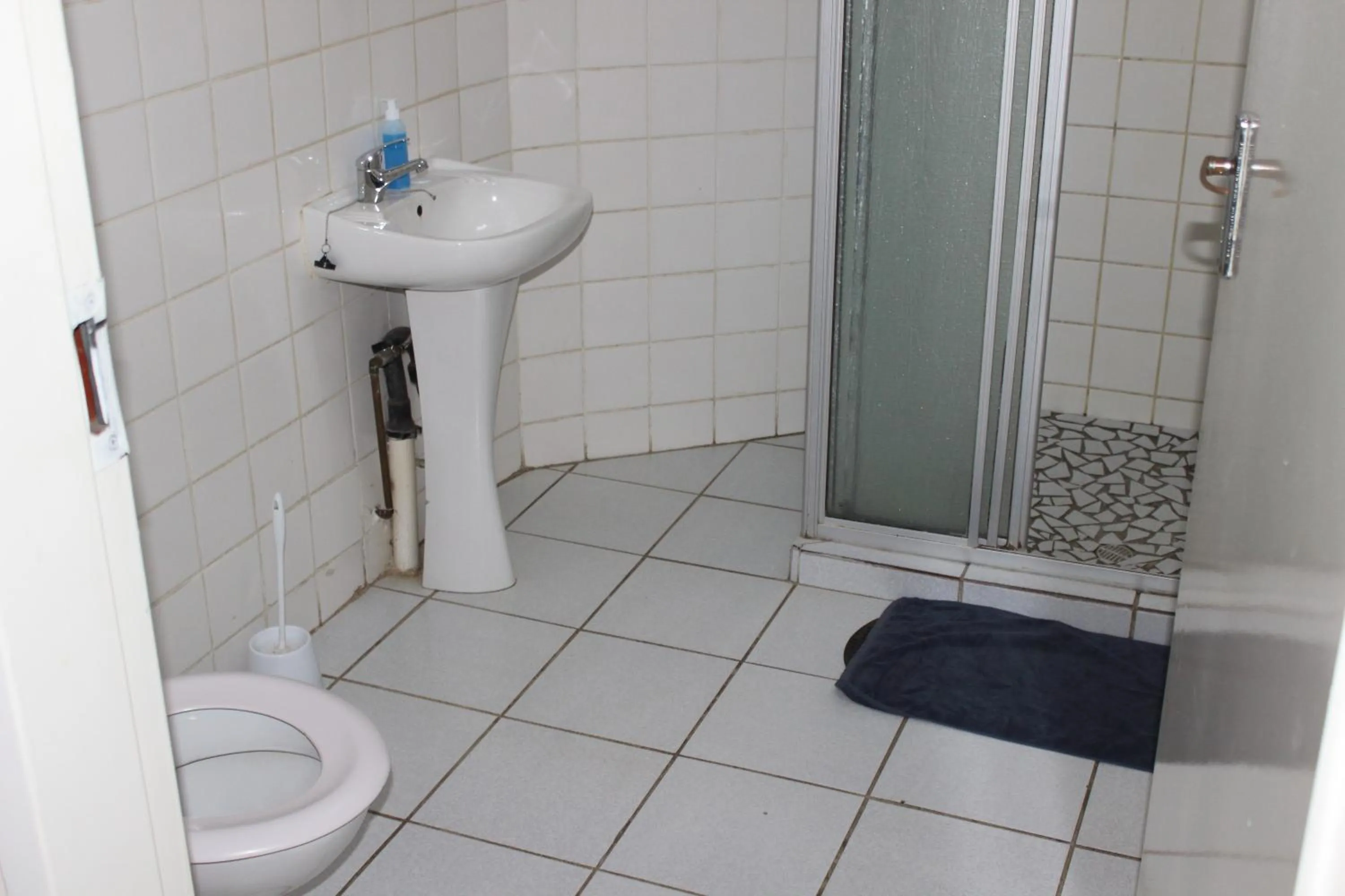 Shower in Purple Olive Guest House