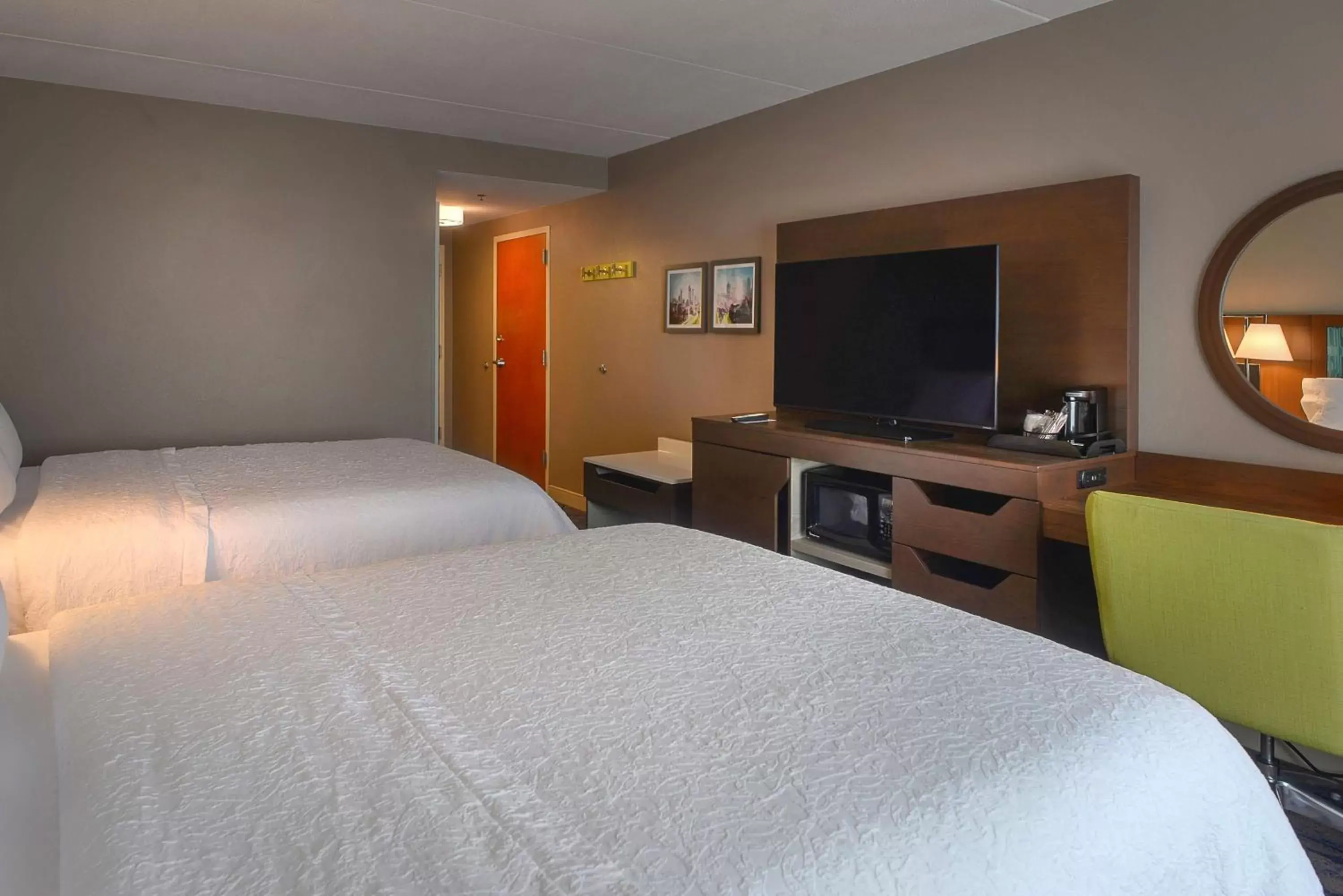 Bedroom, Bed in Hampton Inn & Suites Atlanta-Six Flags