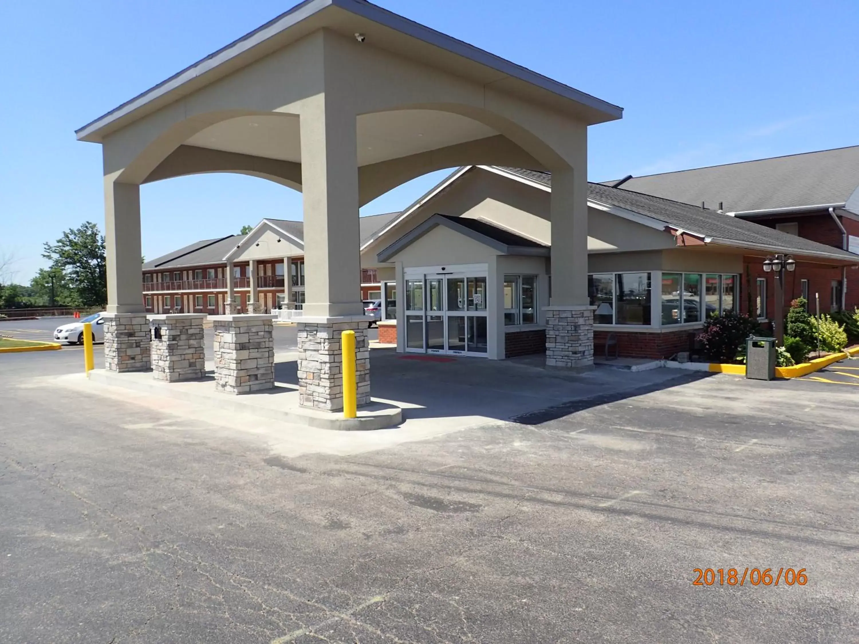 Facade/entrance in Baymont by Wyndham Effingham Facade/entrance in Baymont by Wyndham Effingham