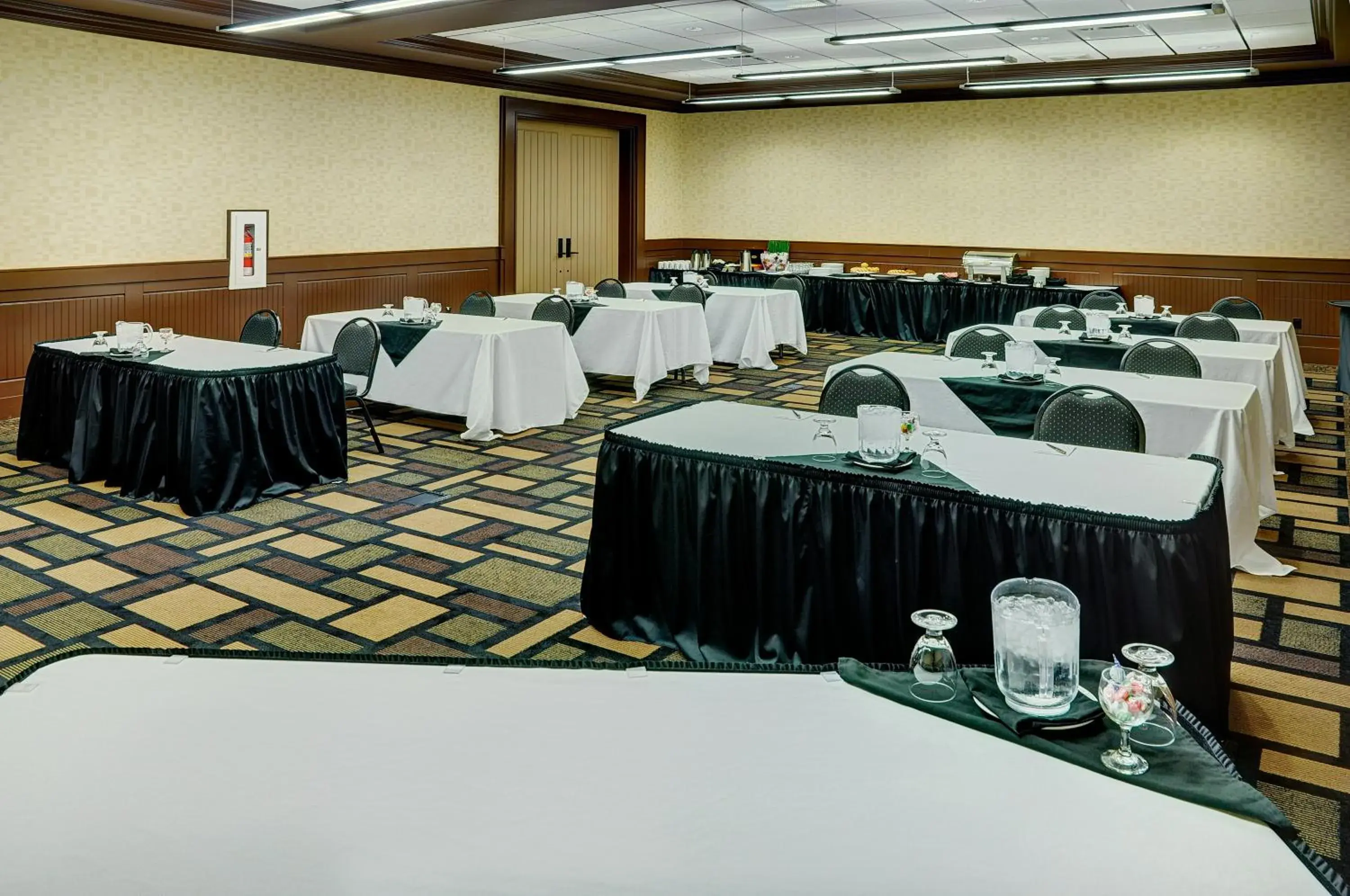 Banquet/Function facilities in Chateau Nova Yellowhead