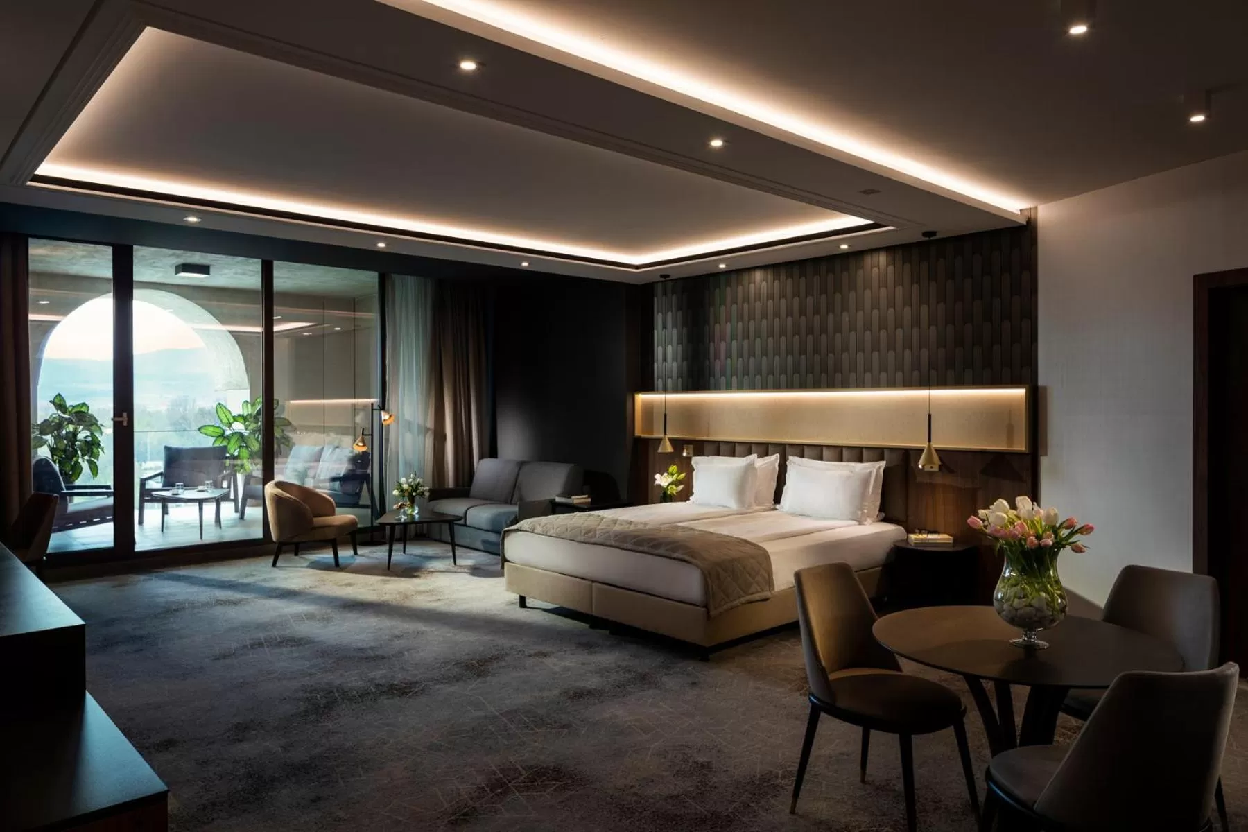 Bed in Kings' Valley Medical & Spa Hotel