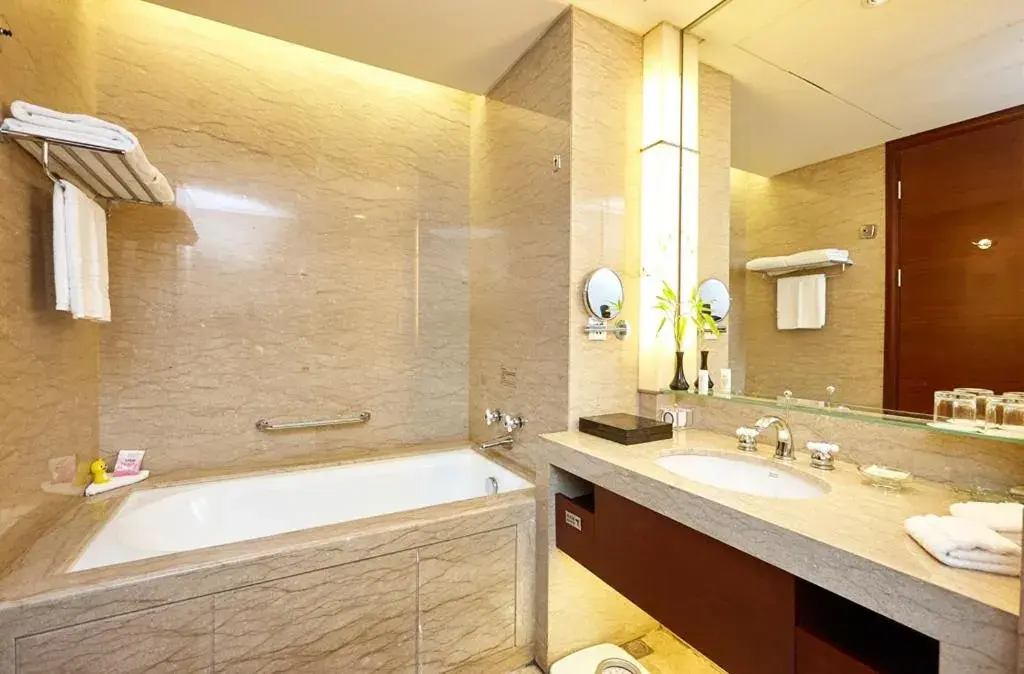 Bathroom in Tongli Lakeview Hotel
