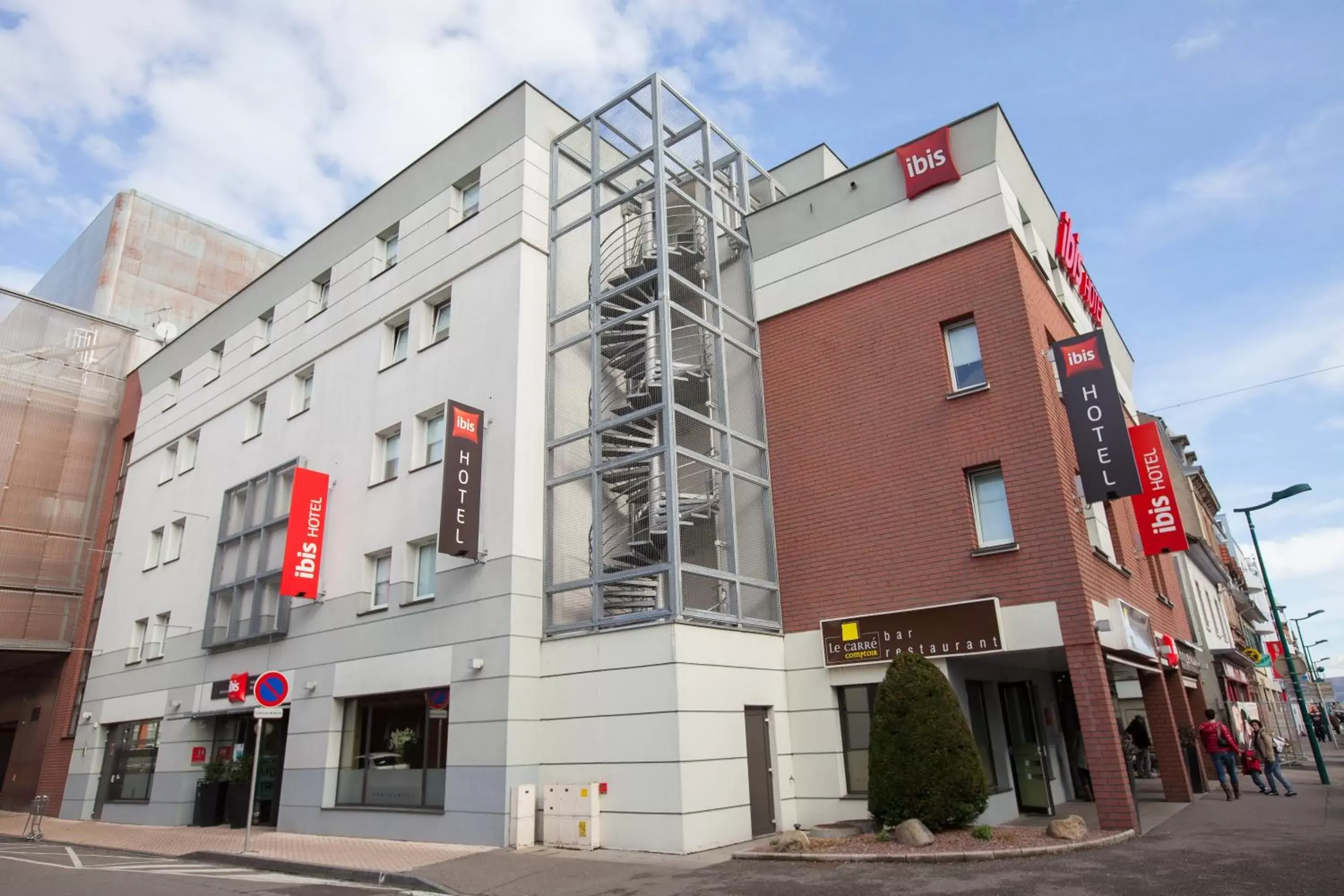 Facade/entrance, Property Building in Ibis Aéroport Bâle Mulhouse